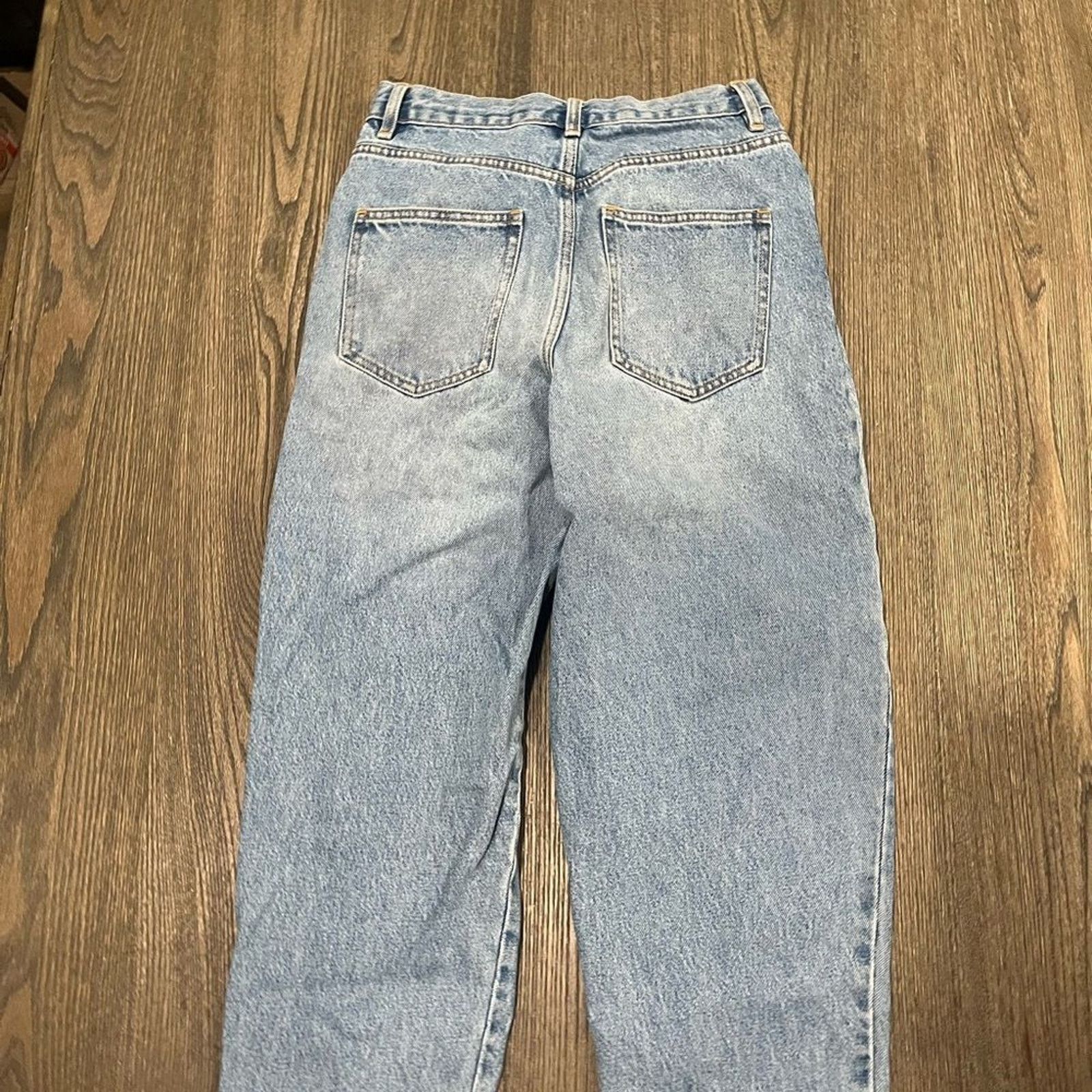 Asos ASOS Denim Blue Light Wash High Waisted Slim Mom Jeans28 Size 28" / US 6 / IT 42 - 9 Thumbnail