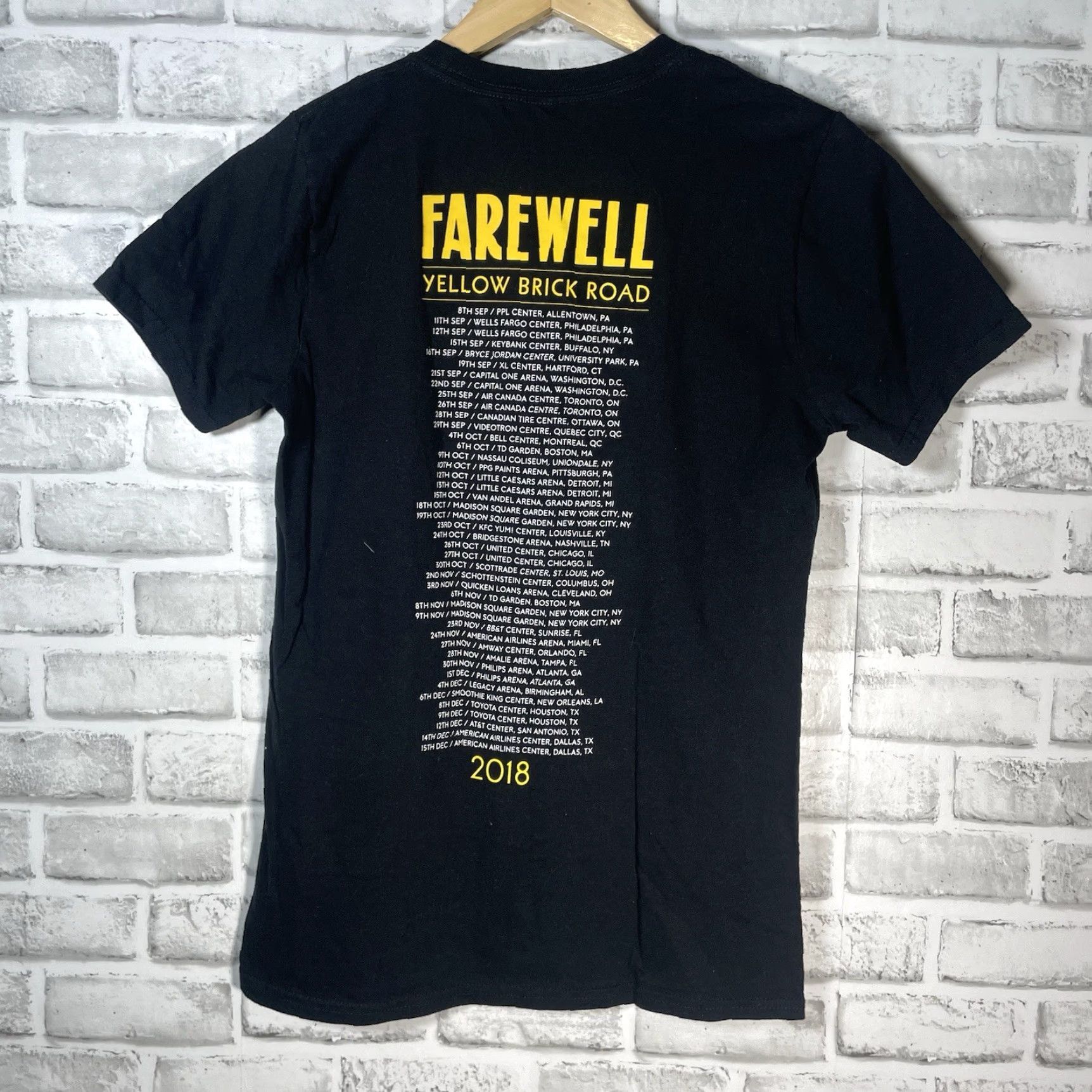Vintage Elton John Tour Tee 2018 Black Graphic T-Shirt Mens Size S 100% Cotton Size US S / EU 44-46 / 1 - 6 Thumbnail