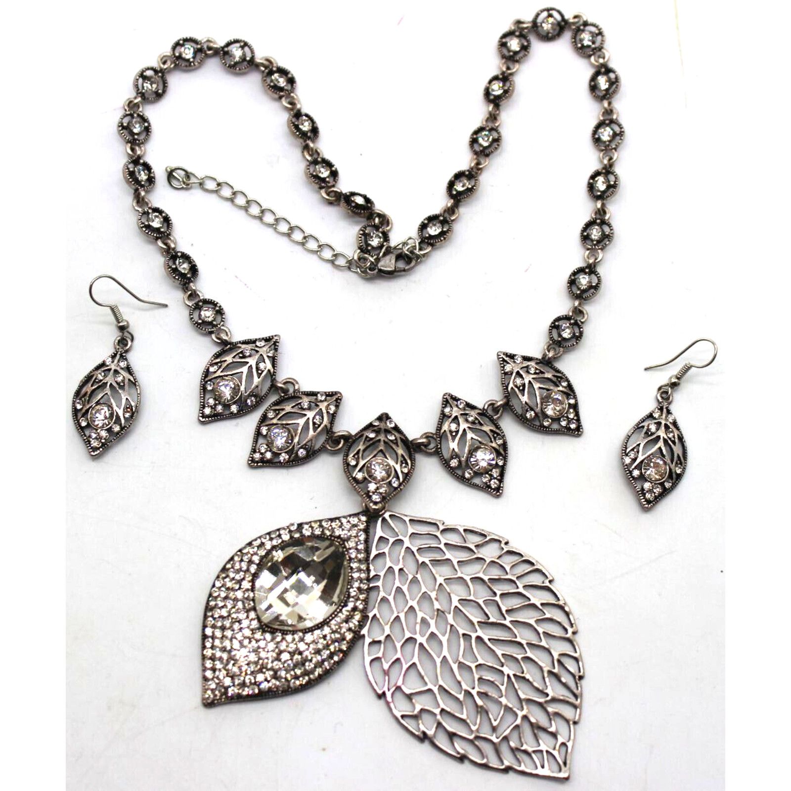 Other Silvertone White Rhinestone Necklace Earring Set Size ONE SIZE - 1 Thumbnail