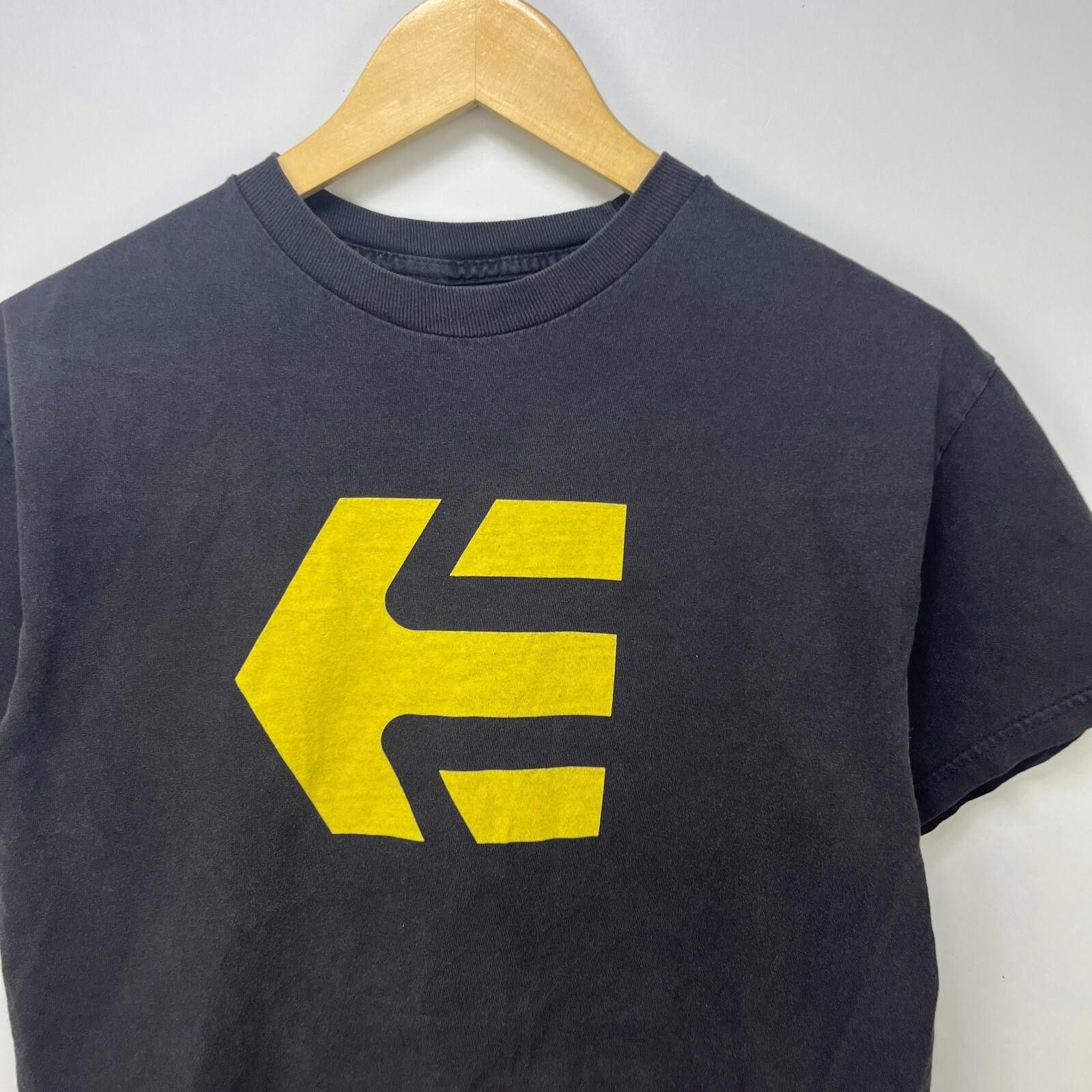 Etnies Vintage Etnies Y2K Skateboarding T Shirt Medium Sun Faded Size US M / EU 48-50 / 2 - 2 Thumbnail