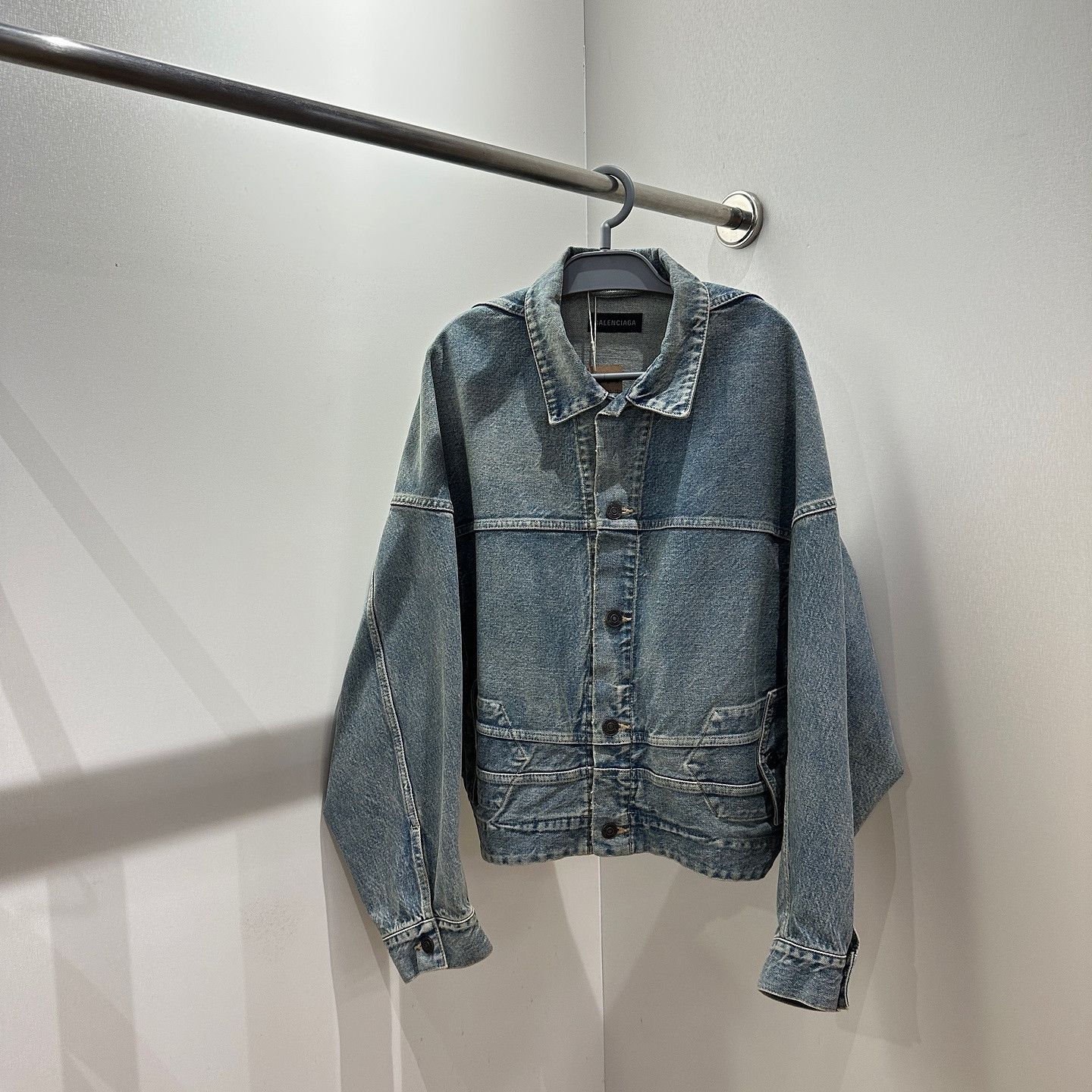 Balenciaga Balenciaga Logo Denim Jacket Size 34 Size XS / US 0-2 / IT 36-38 - 1 Thumbnail