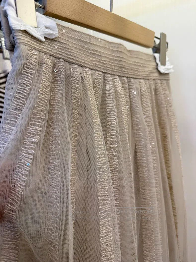 Brunello Cucinelli Brunello Cucinelli Starry sequin half skirt Size 24" / US 00 / IT 34 - 4 Thumbnail