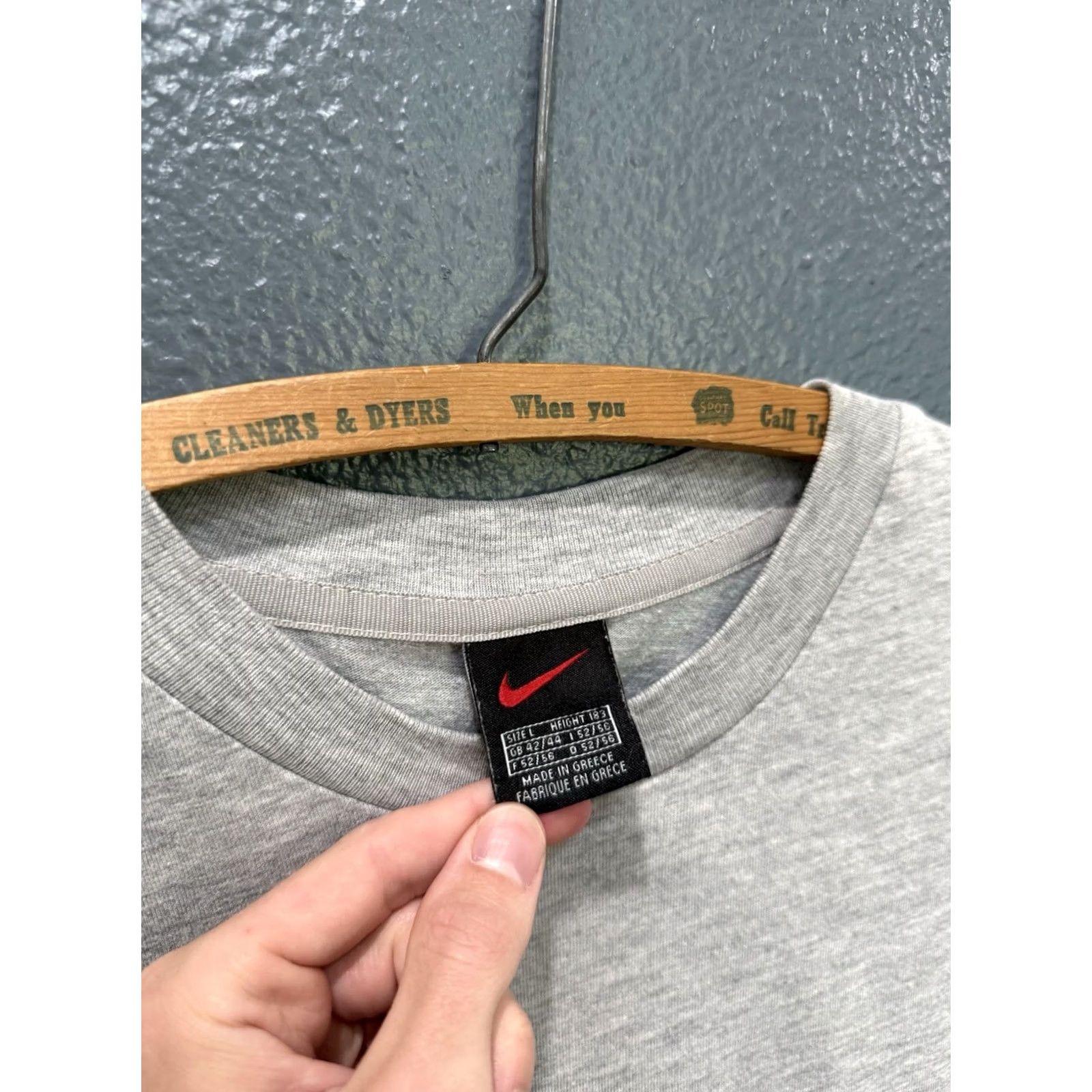 Nike VINTAGE Nike Mini Swoosh Gray Embroidered Tee Shirt Sz Large 90s Mens T-Shirt Embroidered Gray 90s Nike Shirt Size US L / EU 52-54 / 3 - 2 Thumbnail