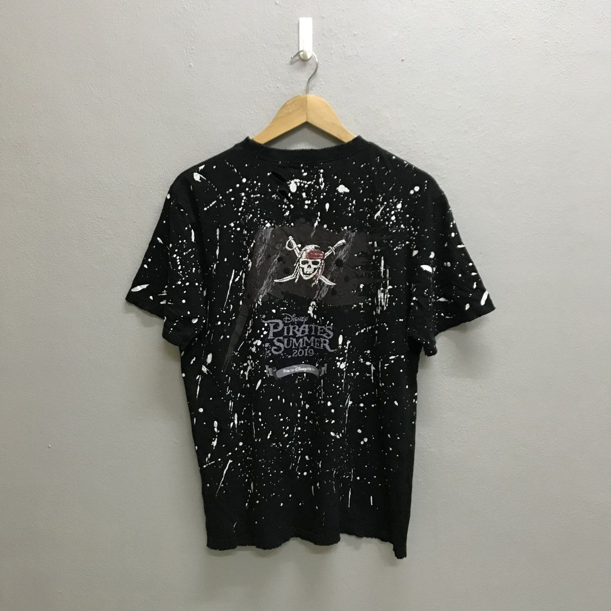 Disney Pirates Summer tokyo disney resort distressed Tshirt Size US S / EU 44-46 / 1 - 14 Thumbnail