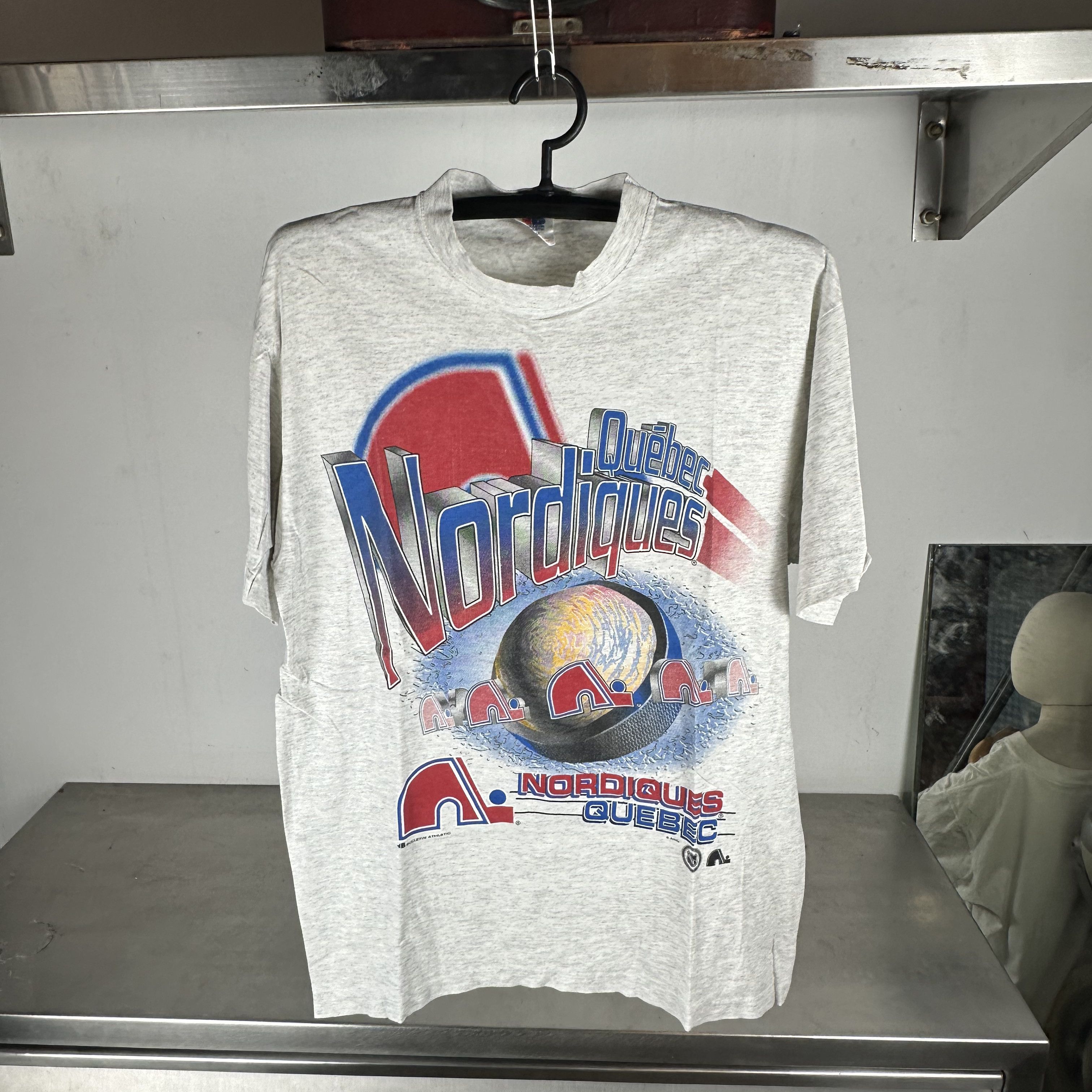 Vintage 90s Quebec Nordiques NHL Bulletin Athletic Graphic T-Shirt Size US L / EU 52-54 / 3 - 1 Thumbnail