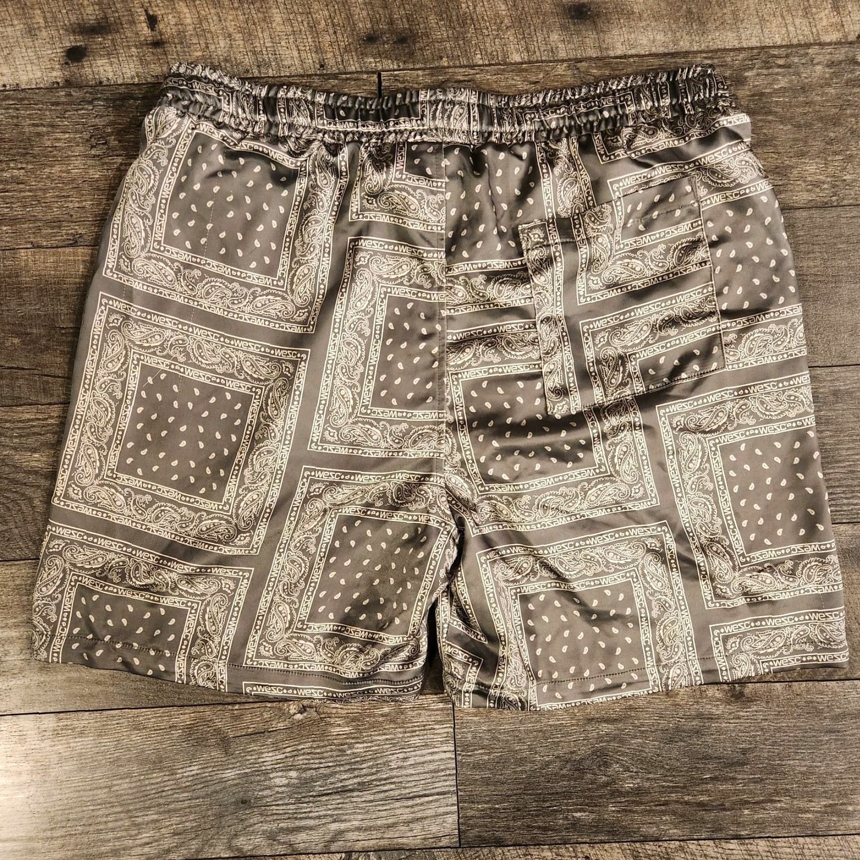 WeSC WeSC Pull On Austin Shorts Mens XL Bandana Paisley Olive Green Drawstring New Size US 36 / EU 52 - 7 Thumbnail