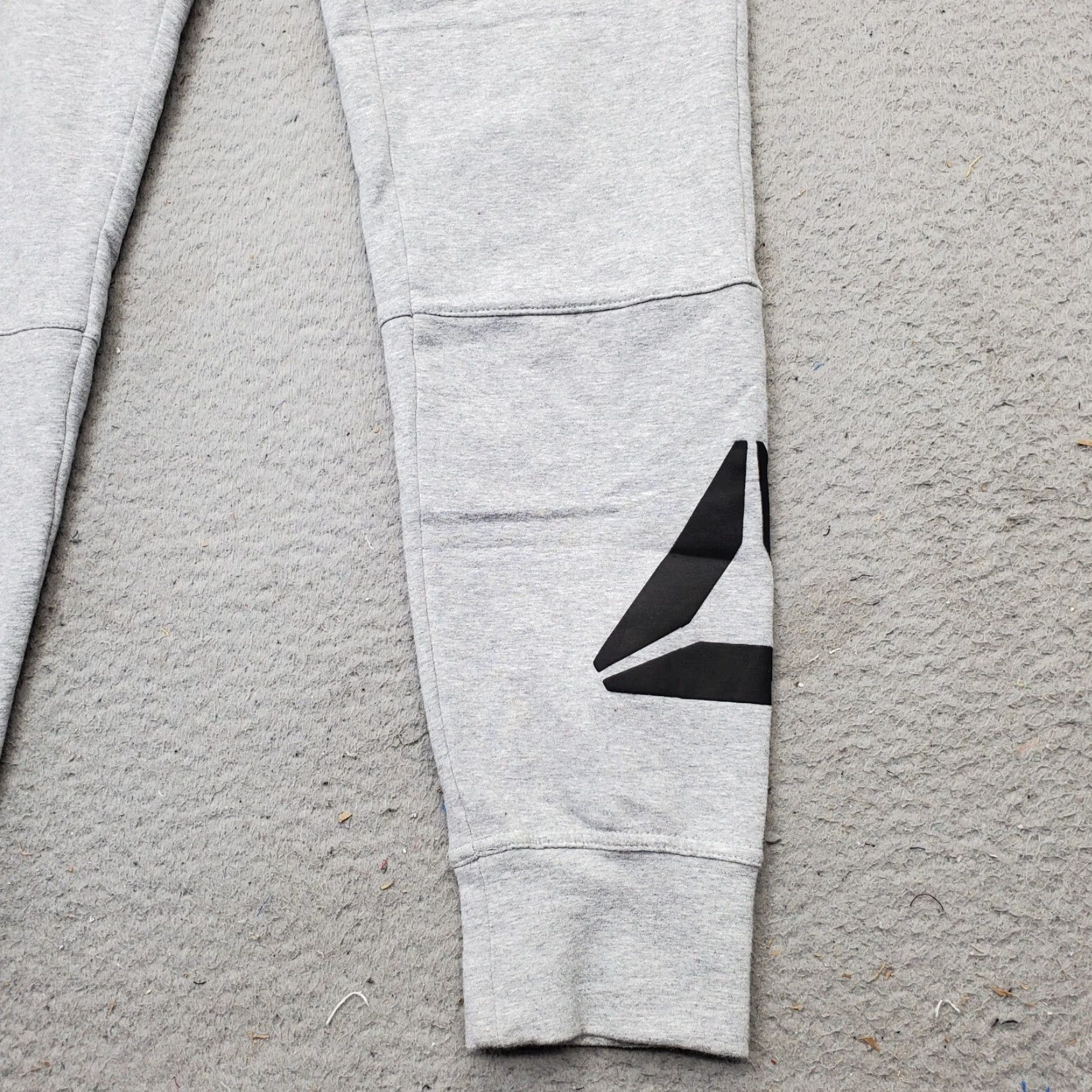 Reebok Reebok Womens Small Gray Jogger Pants Tapered Leg Drawstring Waist Shorts? Size 28" / US 6 / IT 42 - 3 Thumbnail