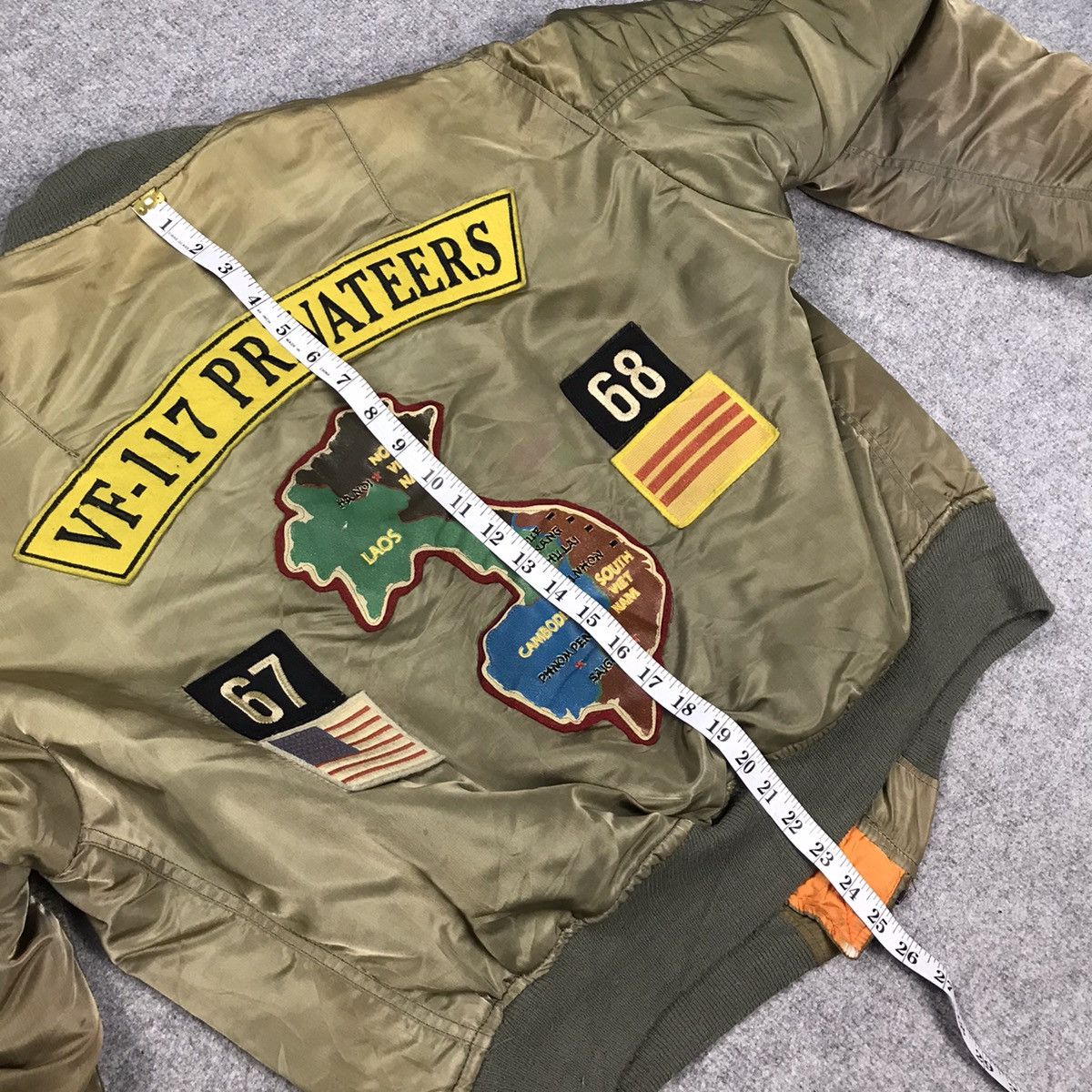 AVIREX MA-1 VF-117 Privateers サイズL？