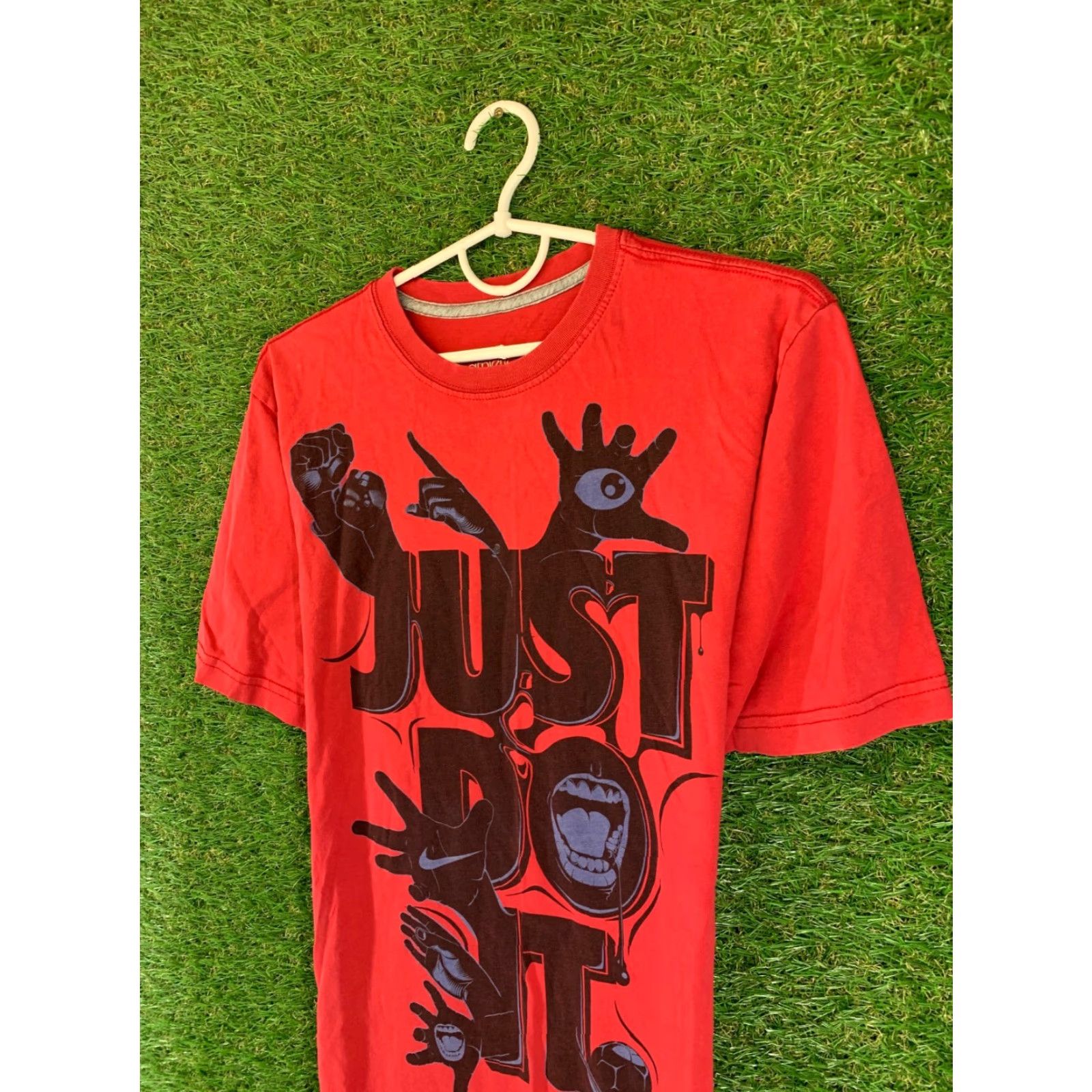 Nike NIKE JUST DO IT Shirt Mens L Red Jersey T-Shirt Logo Short Sleeve Cotton 100% Standard Fit 2011 Size US L / EU 52-54 / 3 - 2 Thumbnail