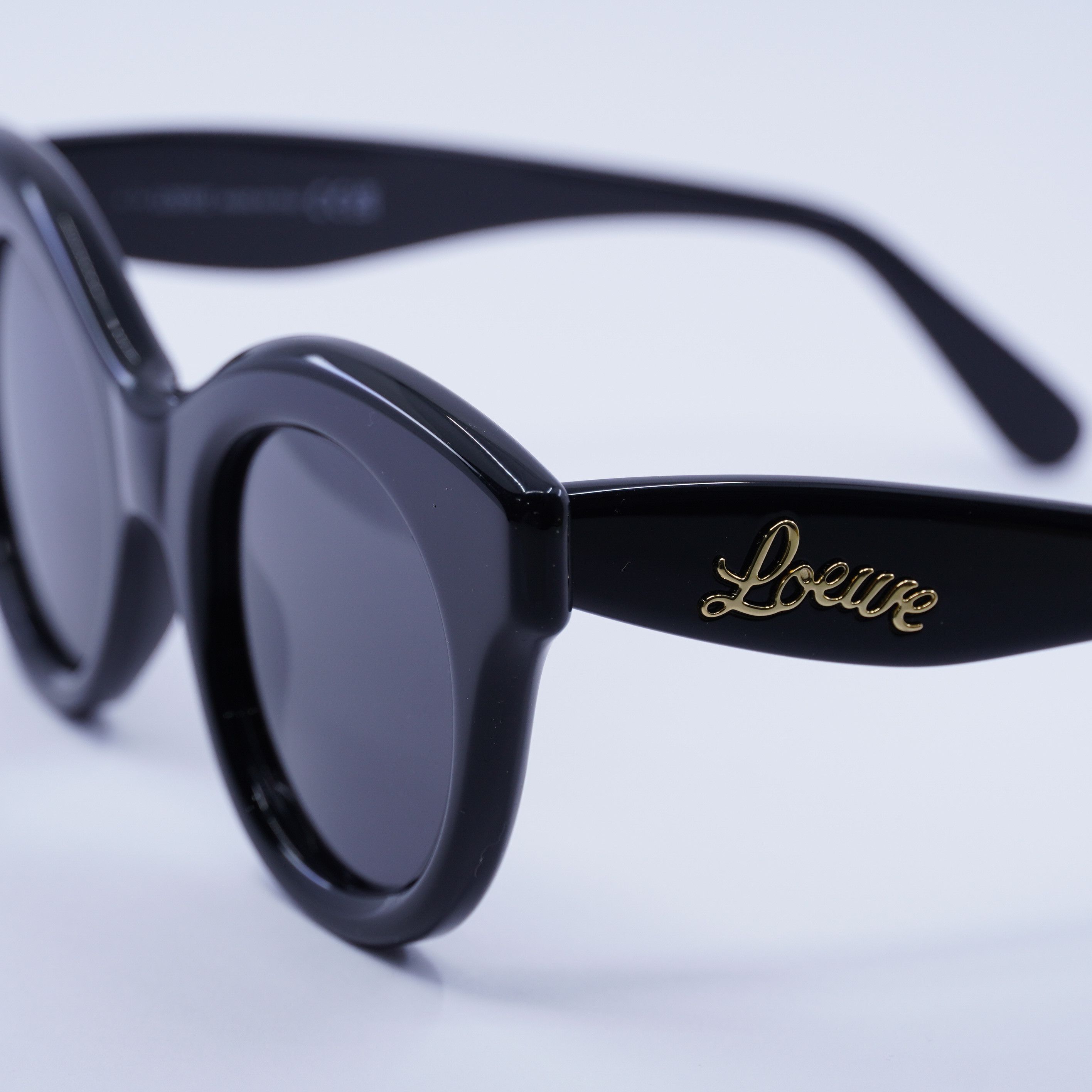 Loewe Loewe LW40126I 01A Sunglasses Black Round Frame, Grey 