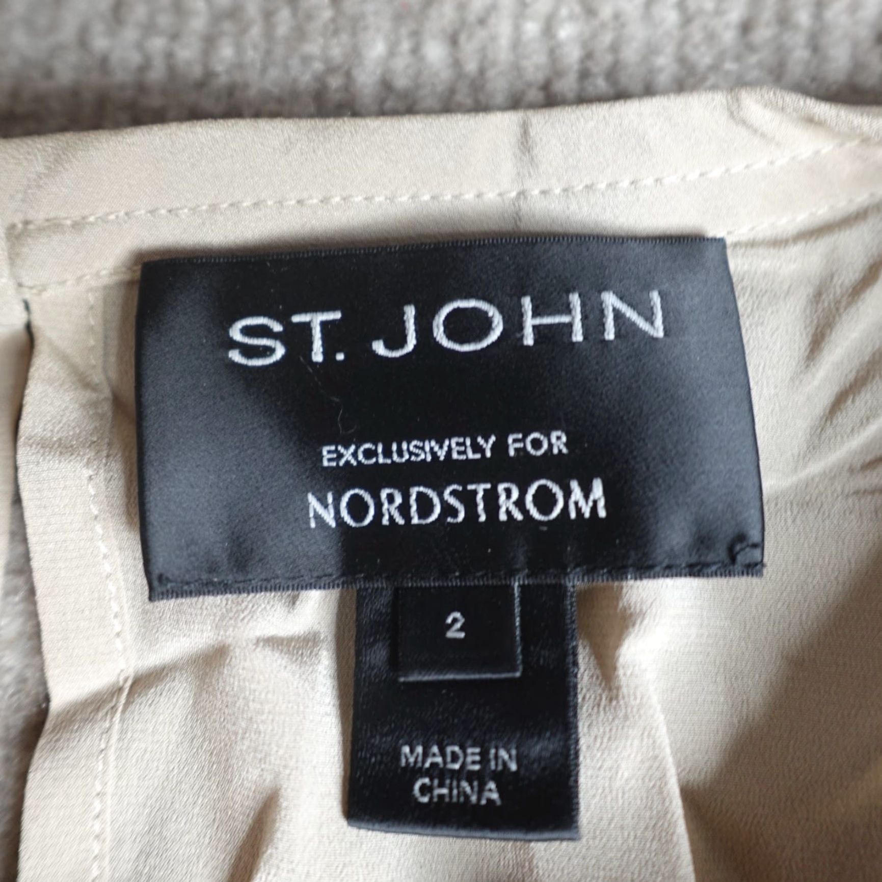 St. John St.John Womens Blouse 2 Beige Silk Blend Short Sleeve Pullover Top Shirt Basic Casual Party/Cocktail Mens? Size XS / US 0-2 / IT 36-38 - 6 Thumbnail