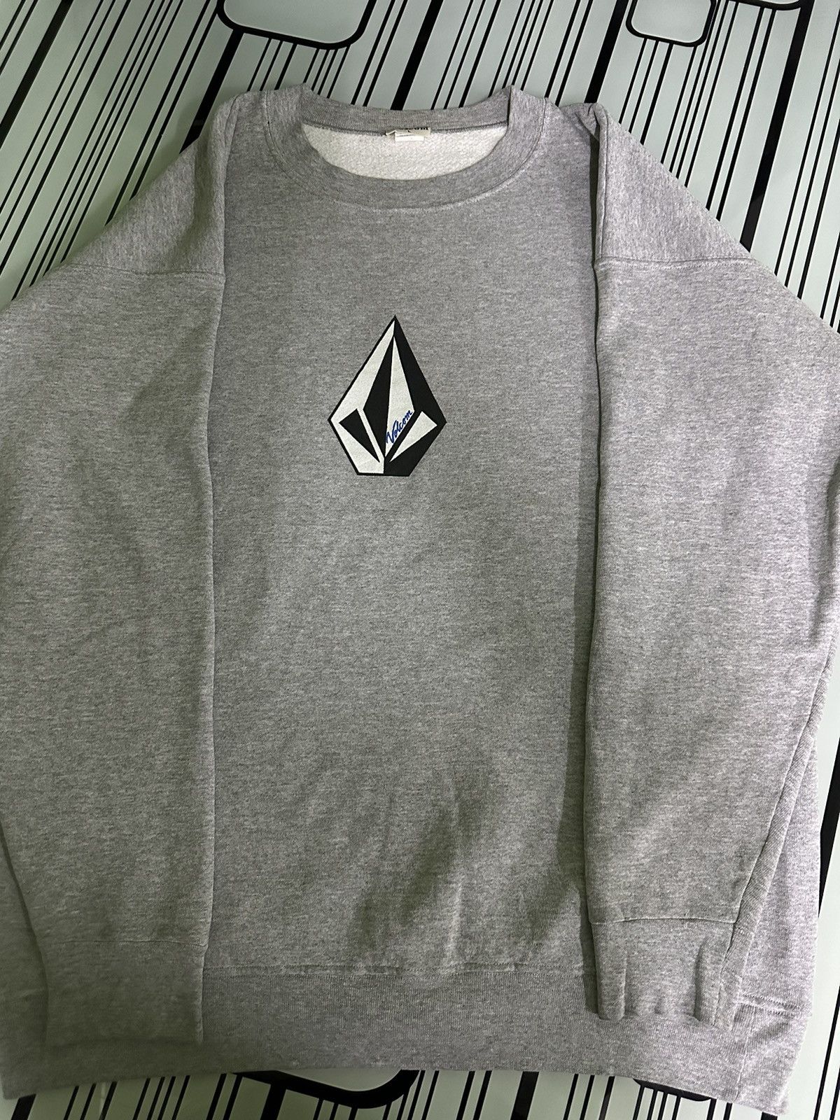 Vintage × Volcom Vintage Volcom Center Logo Sweatshirt Size US L / EU 52-54 / 3 - 1 Thumbnail