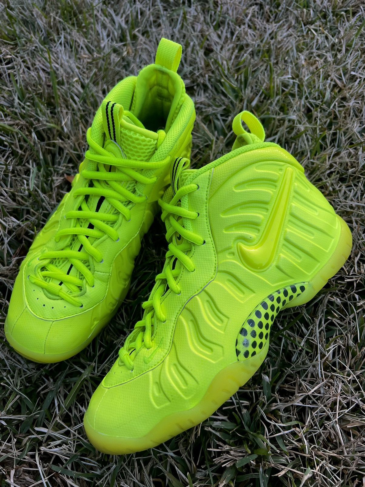 Nike CLEAN Nike Air Foamposite Volt 2021 size 5.5 Womens Shoes Size US 5.5 / IT 35.5 - 1 Thumbnail