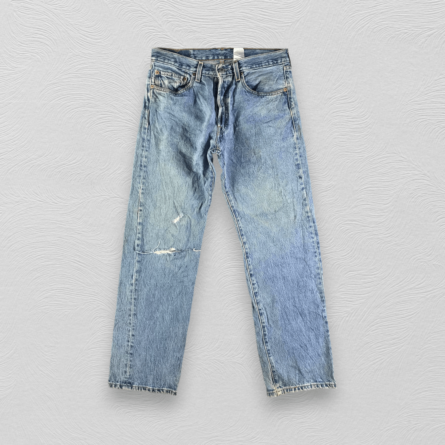 Levi's Vintage Levis 501 Jeans Medium Wash Denim KJ3120 Size US 32 / EU 48 - 1 Thumbnail