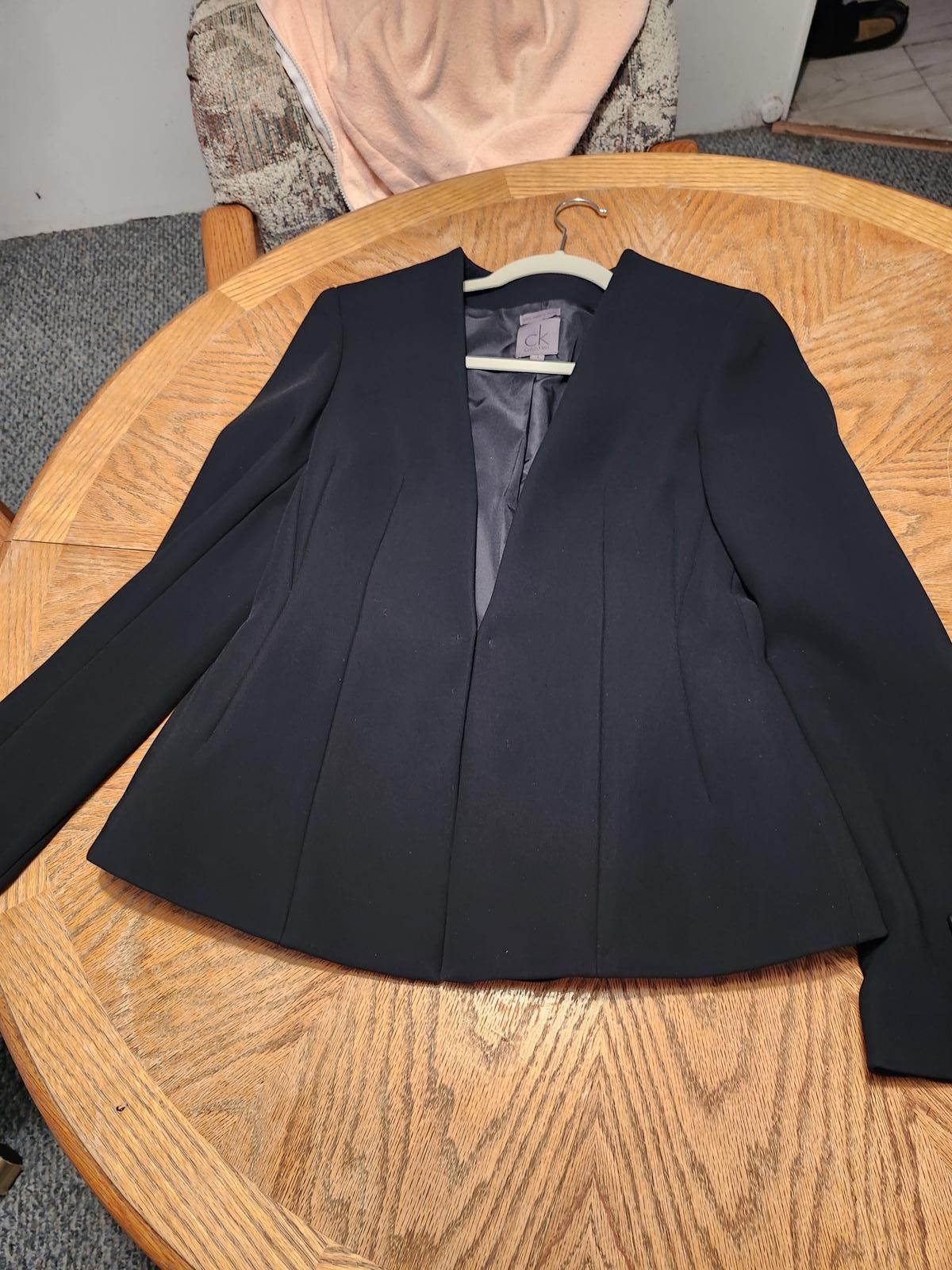 Designer Calvin Klein fitted black blazer sz 4 Size S / US 4 / IT 40 - 1 Thumbnail