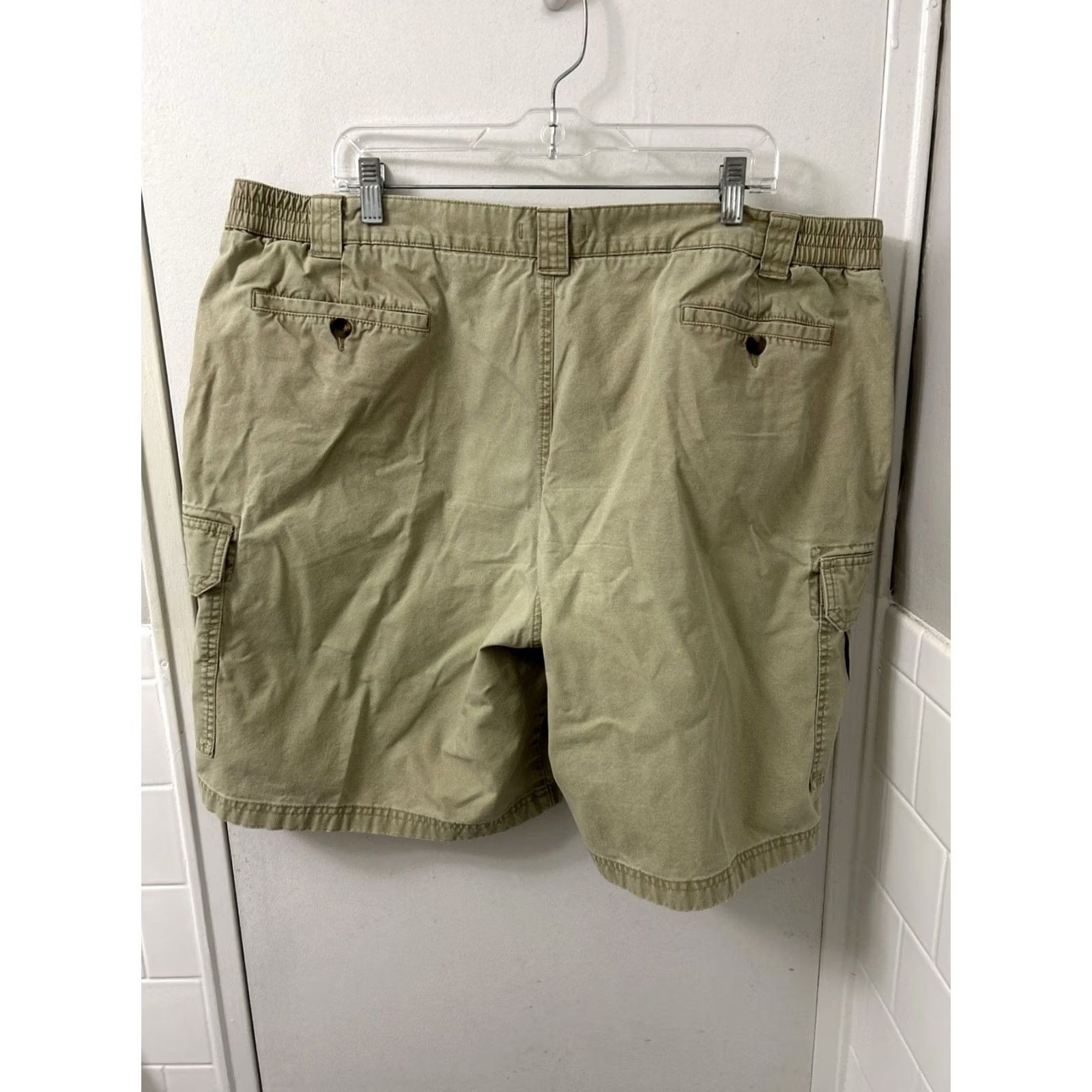 Vintage VINTAGE? No. LL Bean Cargo Shorts Mens 44 Tan Comfort Waist 9" Cargo Pocket 100% Cotton Khaki Short Size US 44 / EU 60 - 7 Thumbnail