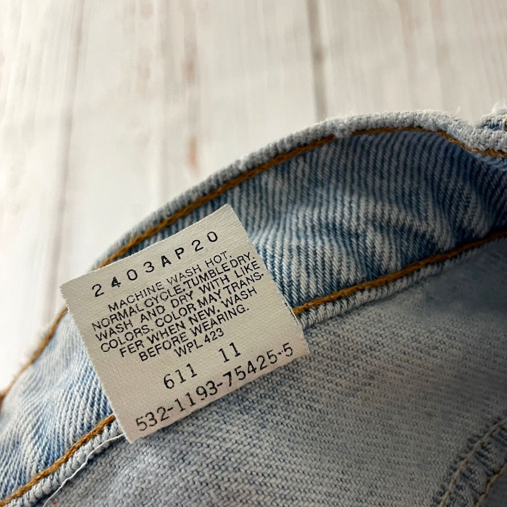 Levi's VINTAGE Levi's Women's Hi Rise Mom Jeans Light Wash Size 14 Jeans Blue Women 14 Mom 90s Legacy Size 36" / US 14 / IT 50 - 5 Thumbnail