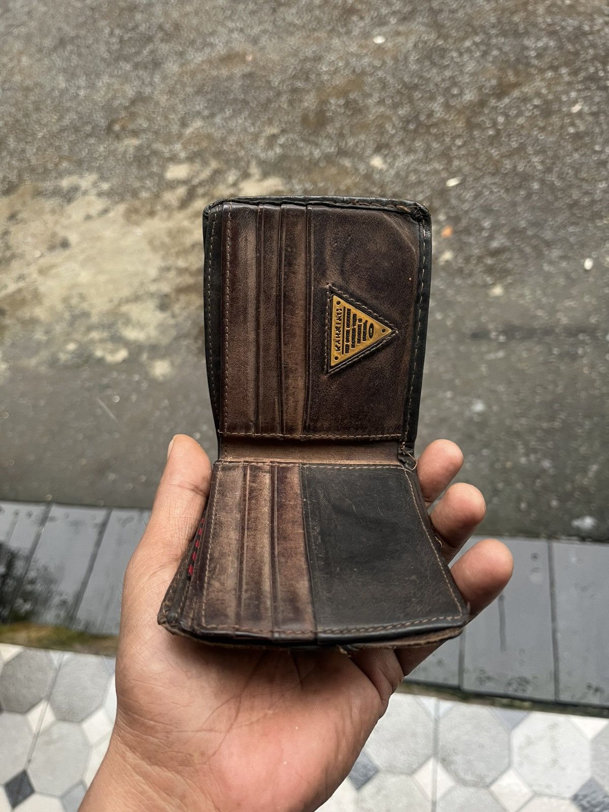 Oakley Oakley Distressed Leather Wallet Zig-Zag Stitching Vintage Size ONE SIZE - 3 Thumbnail