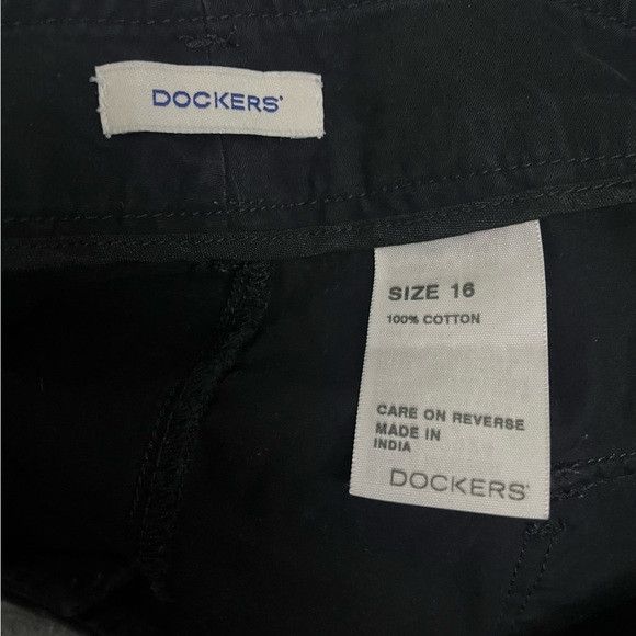 Dockers Ladies Dockers flat front black chino short size 16 Size 38" / US 16 / IT 52 - 3 Thumbnail