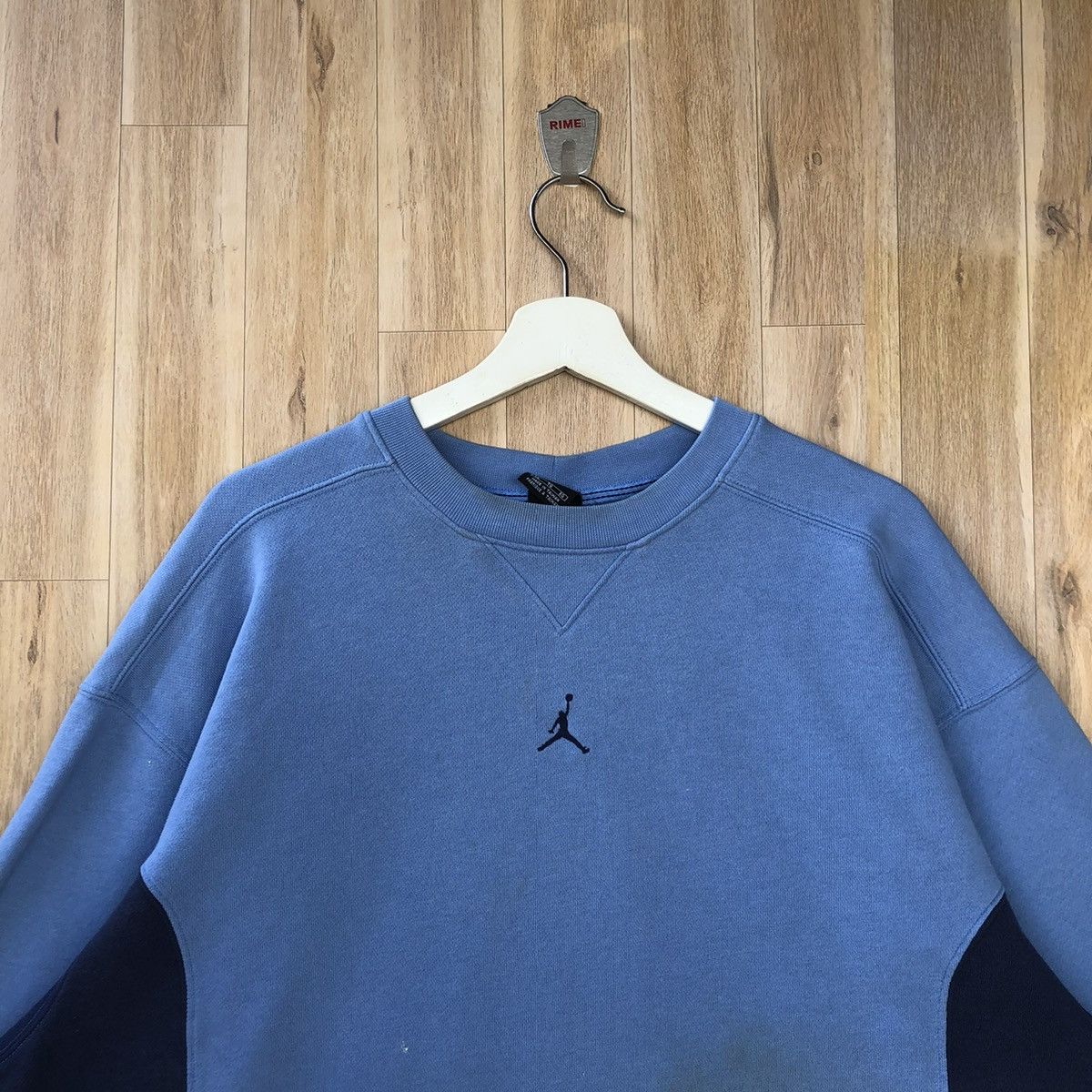 Jordan Brand Vintage Jordan Brand Center Logo Pullover Sweatshirt Size US XL / EU 56 / 4 - 4 Thumbnail