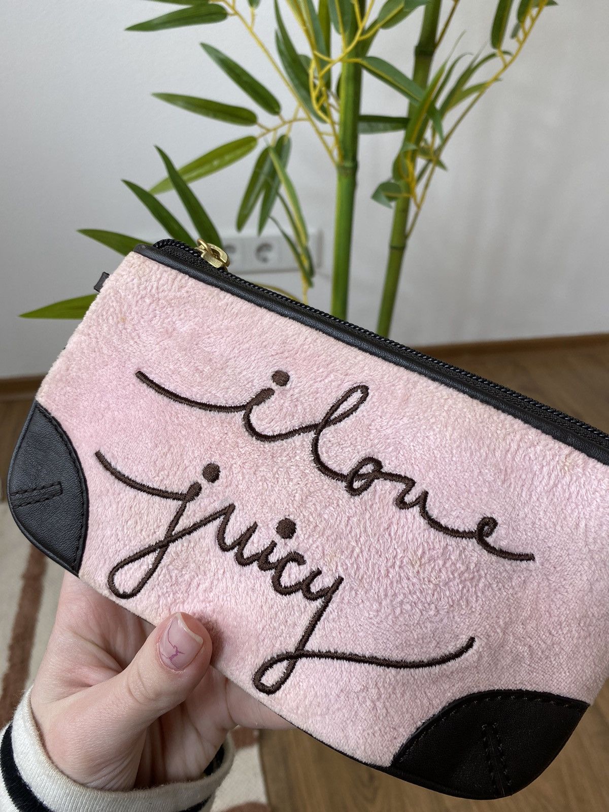 Juicy Couture VINTAGE JUICY COUTURE PLUSH COIN POUCH WALLET Size ONE SIZE - 5 Thumbnail