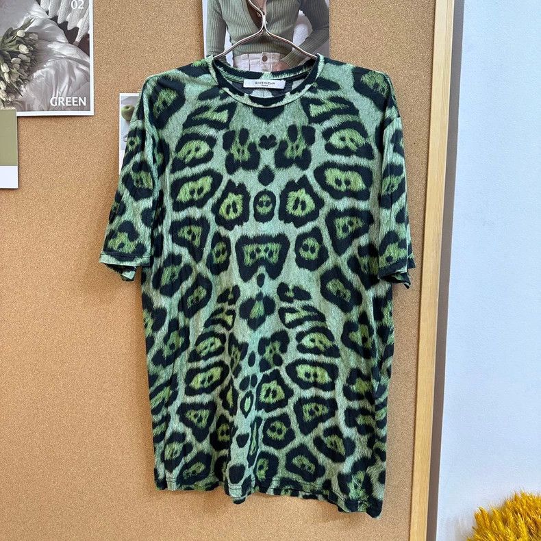 Givenchy Givenchy Green Leopard Print Short Sleeve T-Shirt, Super C |  Grailed