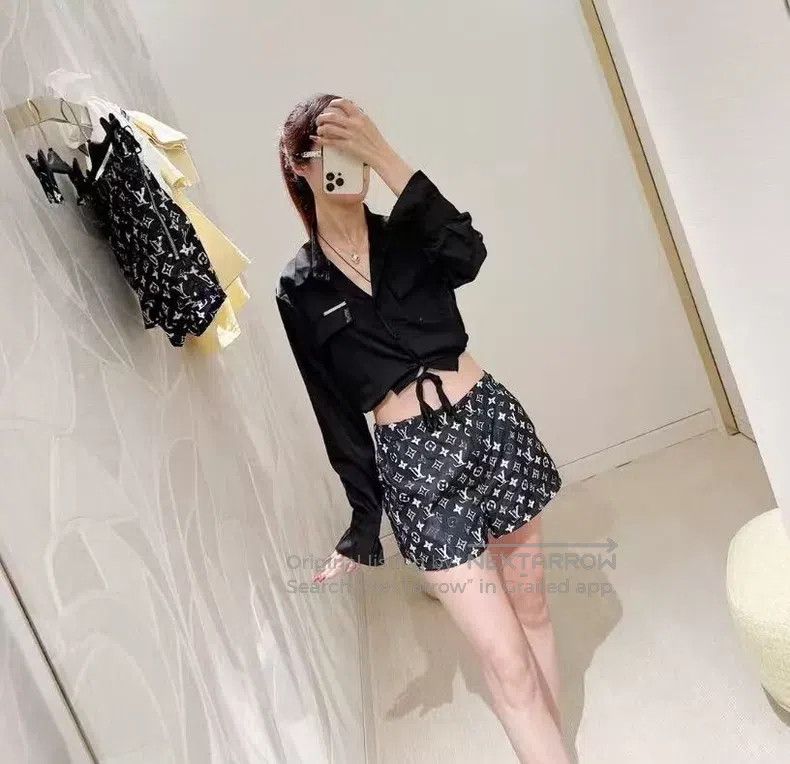 Louis Vuitton Louis Vuitton Black logo presbyopic printed casual shorts Size US 34 / EU 50 - 8 Thumbnail