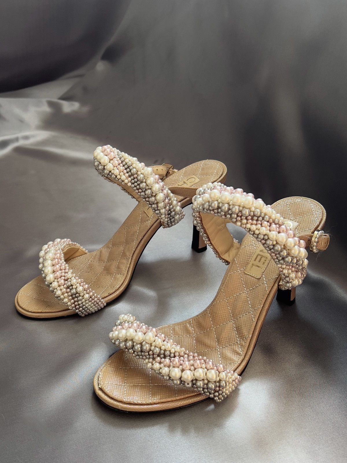 Chanel High heels Chanel in beige leather and pearls Size US 7.5 / IT 37.5 - 6 Thumbnail