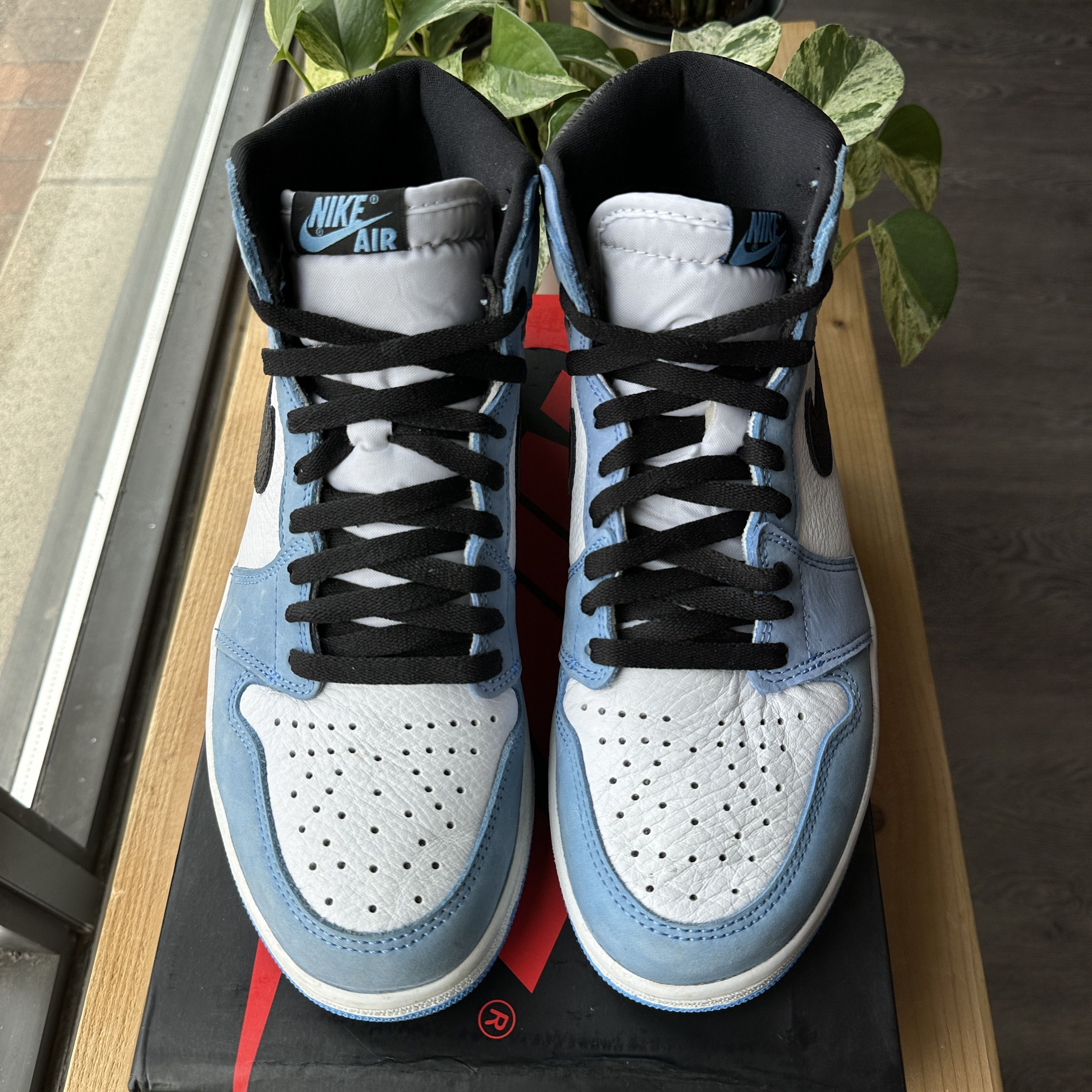 Jordan Brand Air Jordan 1 High "University Blue" Size US 9 / EU 42 - 2 Thumbnail