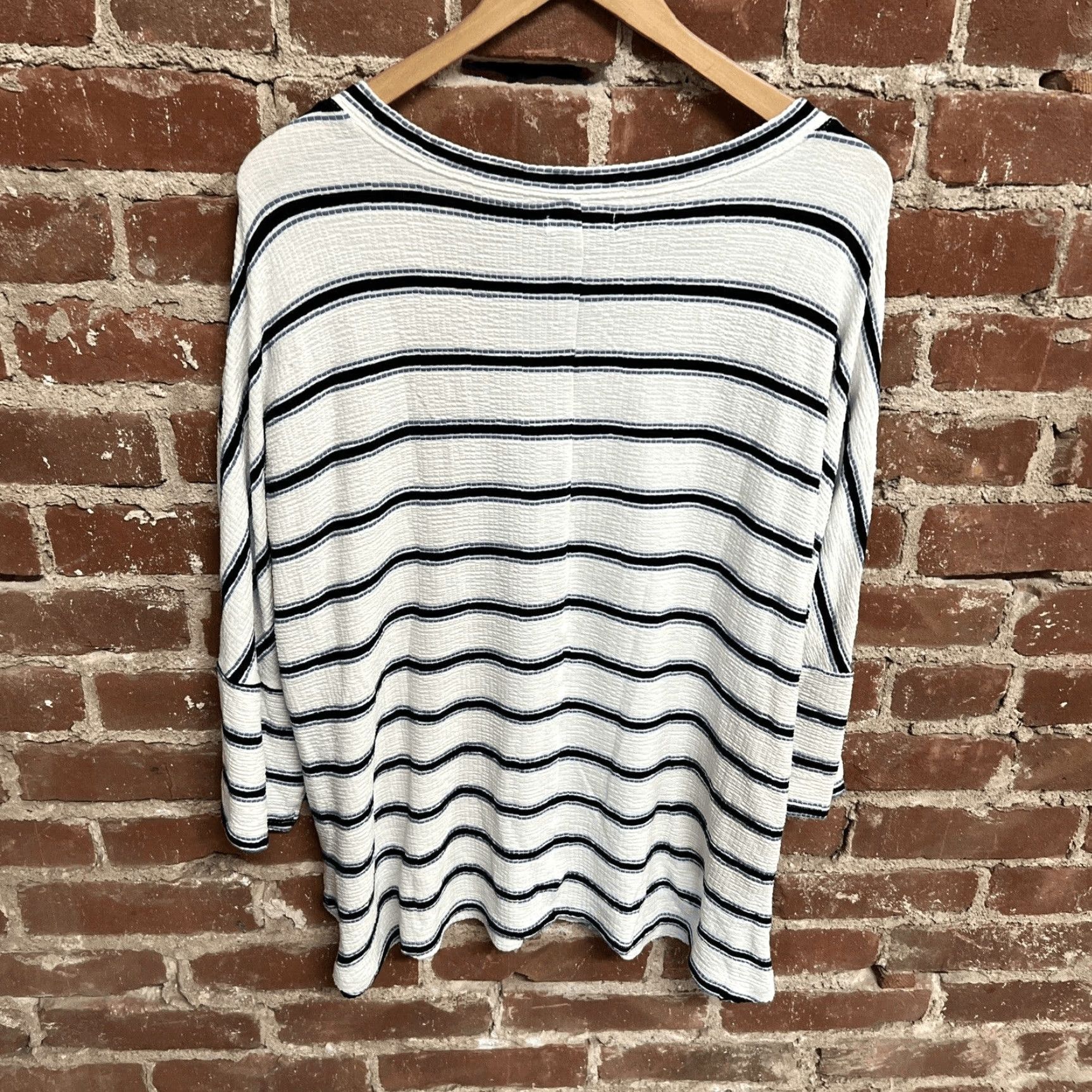 Vintage VINTAGE: No placement; Max Studio Womens Blouse 3X White Geometric Pullover NWT 3/4 Sleeve Round Neck Casual Everyday Modern Basic Women’s Top Size XXL / US 16-18 / IT 52-54 - 3 Thumbnail