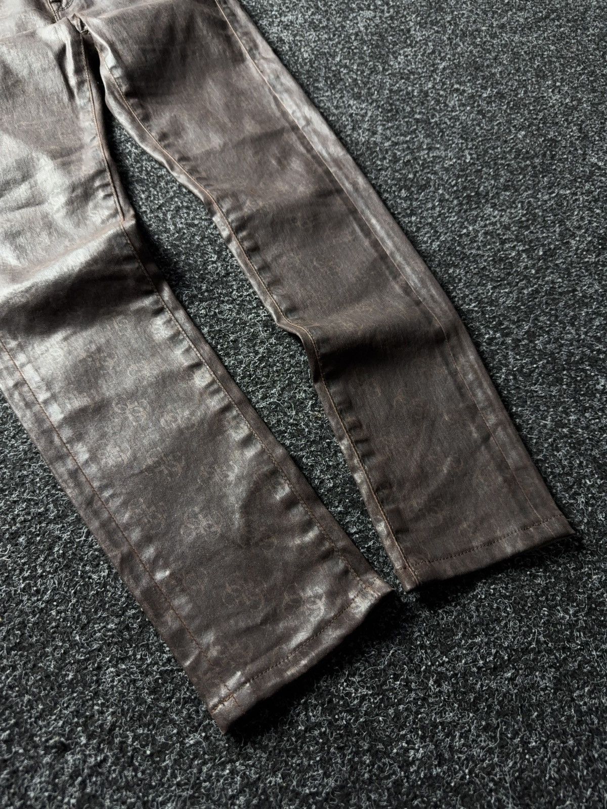Guess Luxury 00s Guess Monogram Coated Jeans Brown Glossy Finish Size 27" / US 4 / IT 40 - 4 Thumbnail