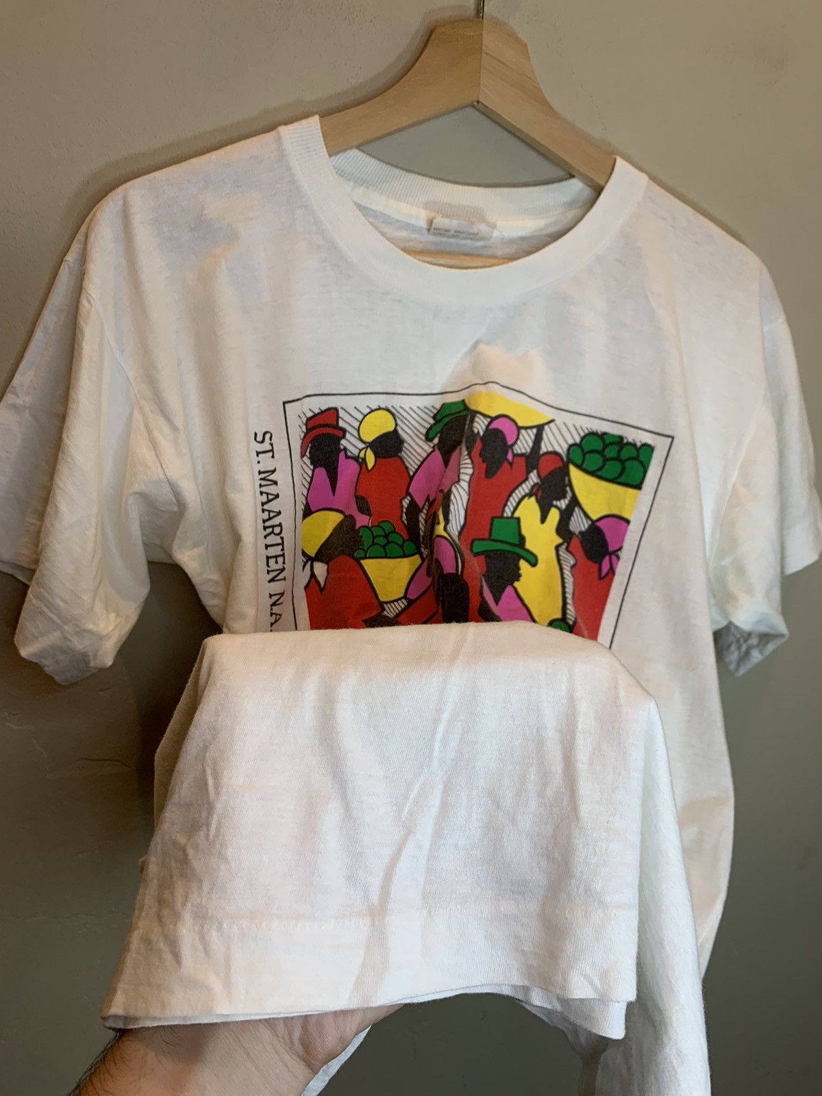 Vintage *RARE* Vintage 80’s Caribbean Market St Maarten Art T-Shirt Size US M / EU 48-50 / 2 - 4 Thumbnail