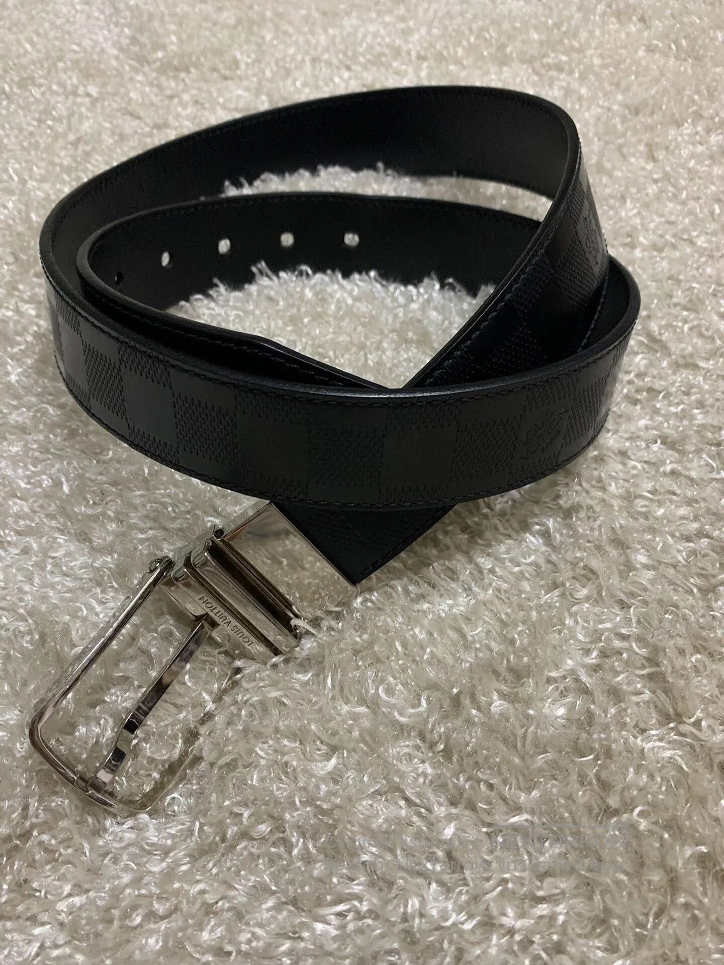 Louis Vuitton Louis Vuitton Men's Reversible Belt. Size ONE SIZE - 1 Thumbnail