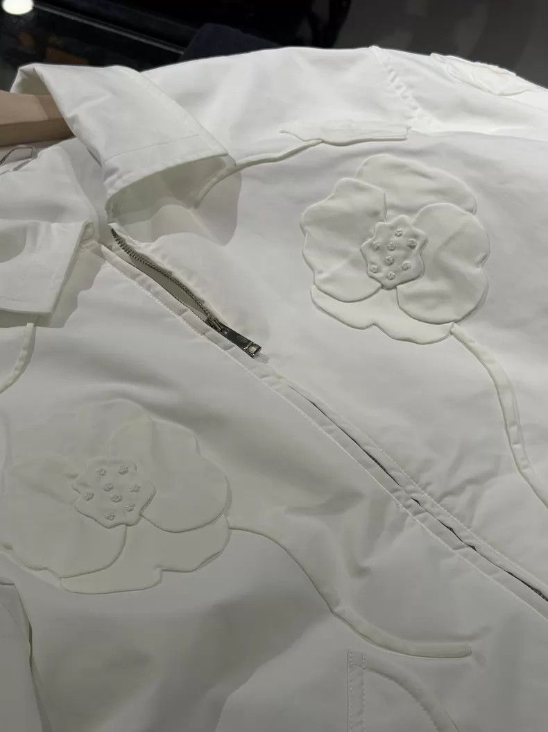 Versace Versace Three-dimensional relief floral coat Size US L / EU 52-54 / 3 - 4 Thumbnail
