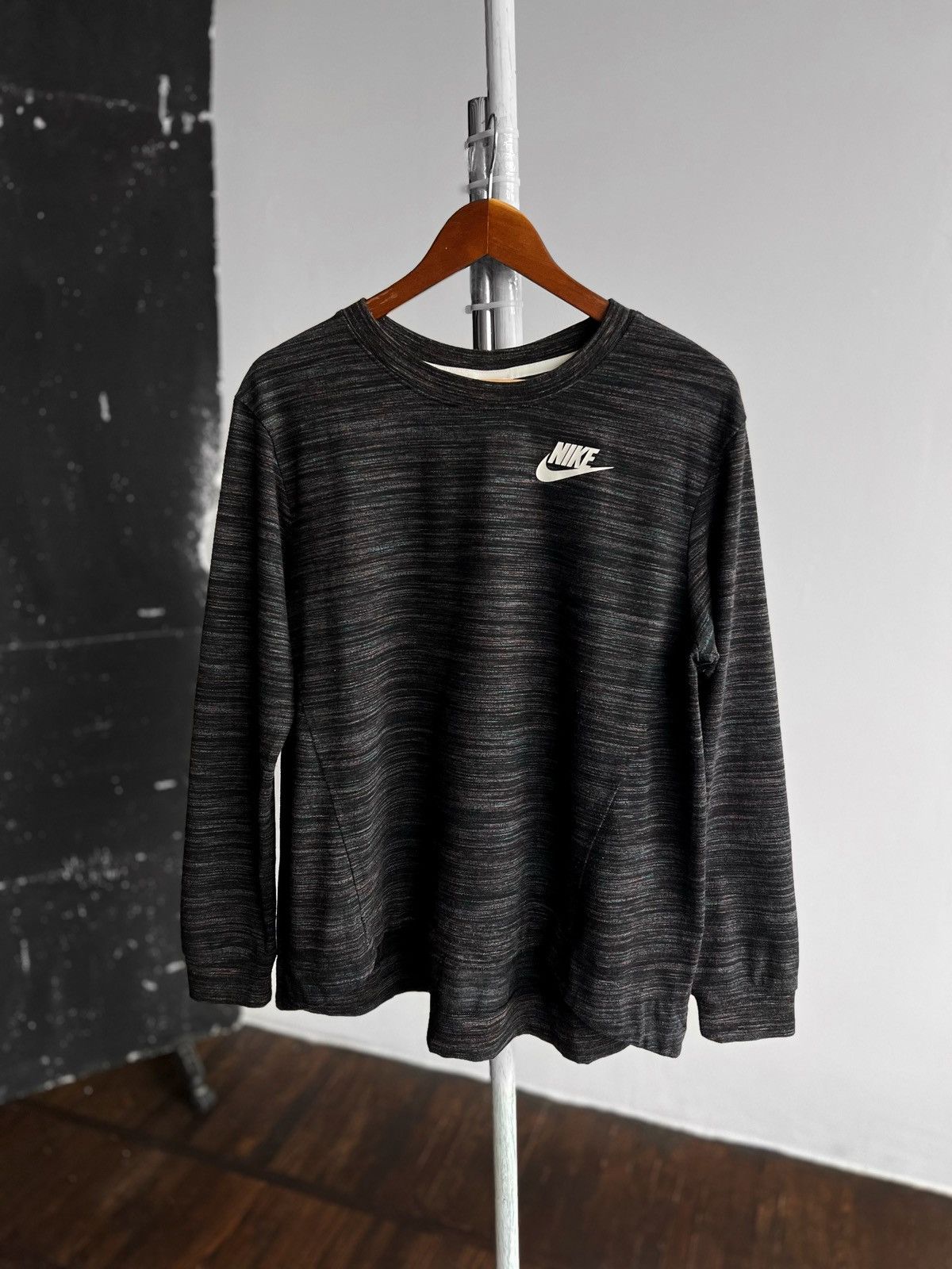 Nike Nike Womens Black/Gray Long Sleeve Pullover Sweatshirt Crew Size L / US 10 / IT 46 - 1 Thumbnail