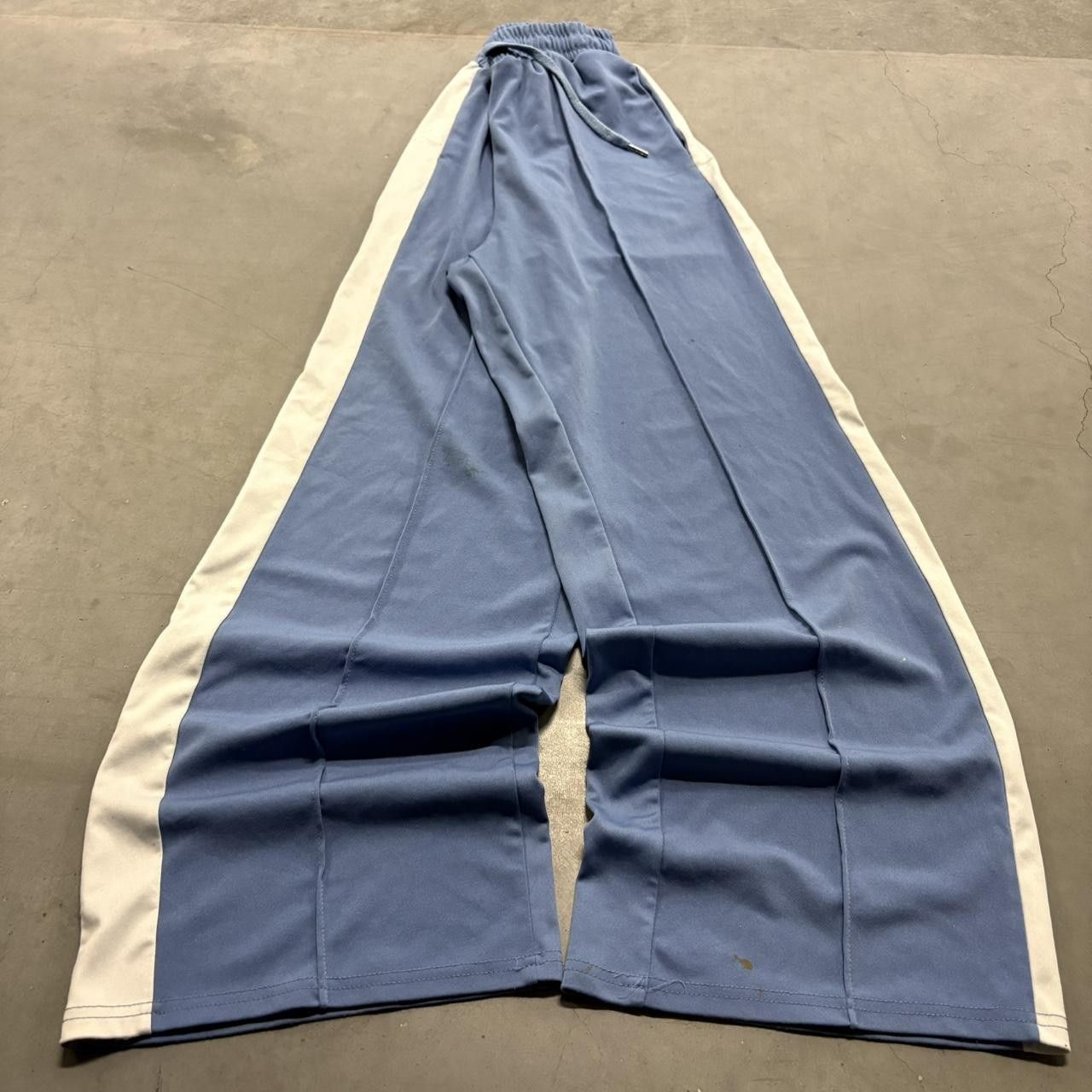 Vintage Crazy Vintage Y2K/2000s Super Baggy Wideleg Baby Blue Striped Sweatpants! Size US 28 / EU 44 - 1 Thumbnail