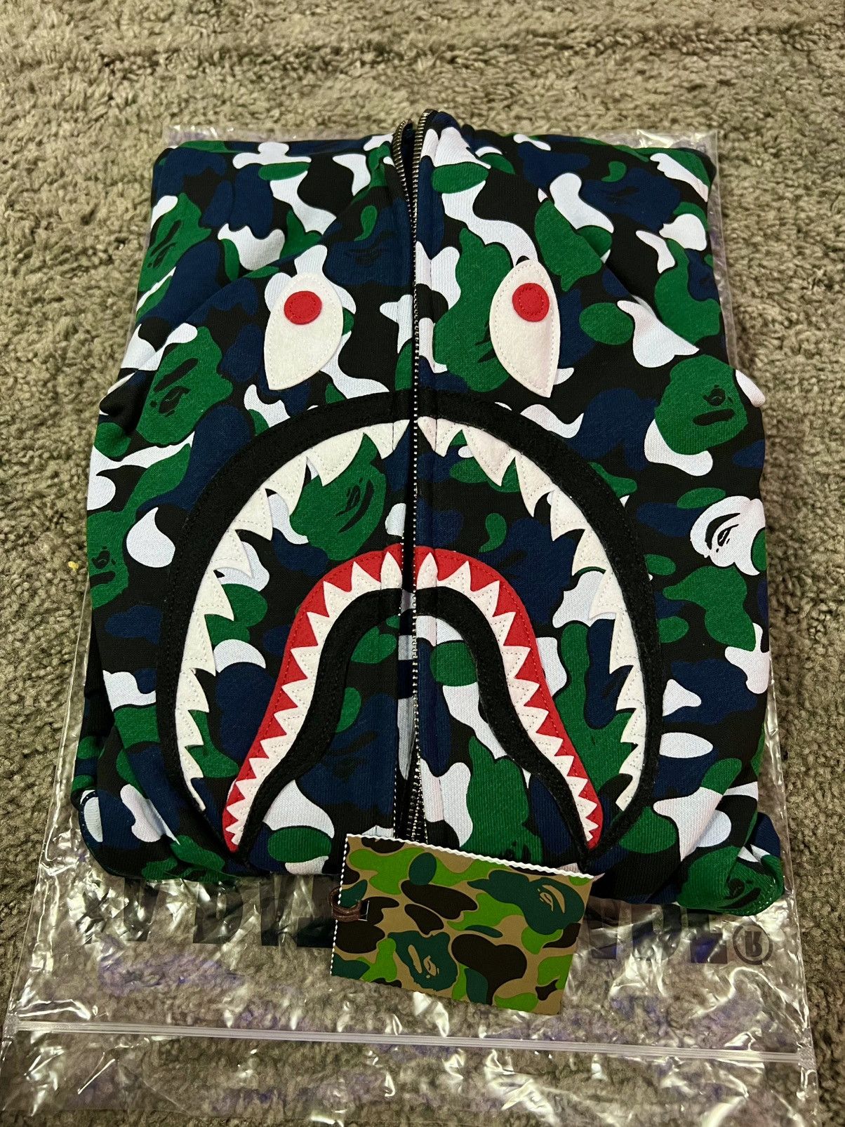 Bape Bape Isetan Shinjuku Separate Shark hoodie Size US XL / EU 56 / 4 - 9 Thumbnail