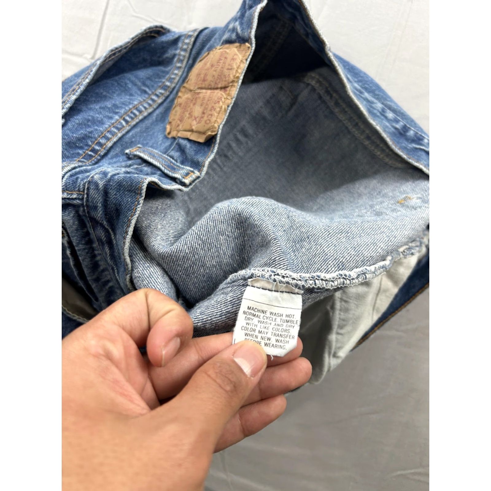 Levi's VINTAGE Levi's 501 Jeans Straight Dark Wash Button Fly Mens 36x33.5 80s USA Made Denim Cotton Pockets Leather Patch Mens Size US 36 / EU 52 - 4 Thumbnail