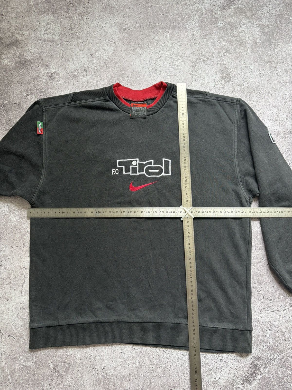 Nike Vintage Nike Tirol Football Faded Sweatshirt Size US L / EU 52-54 / 3 - 12 Thumbnail