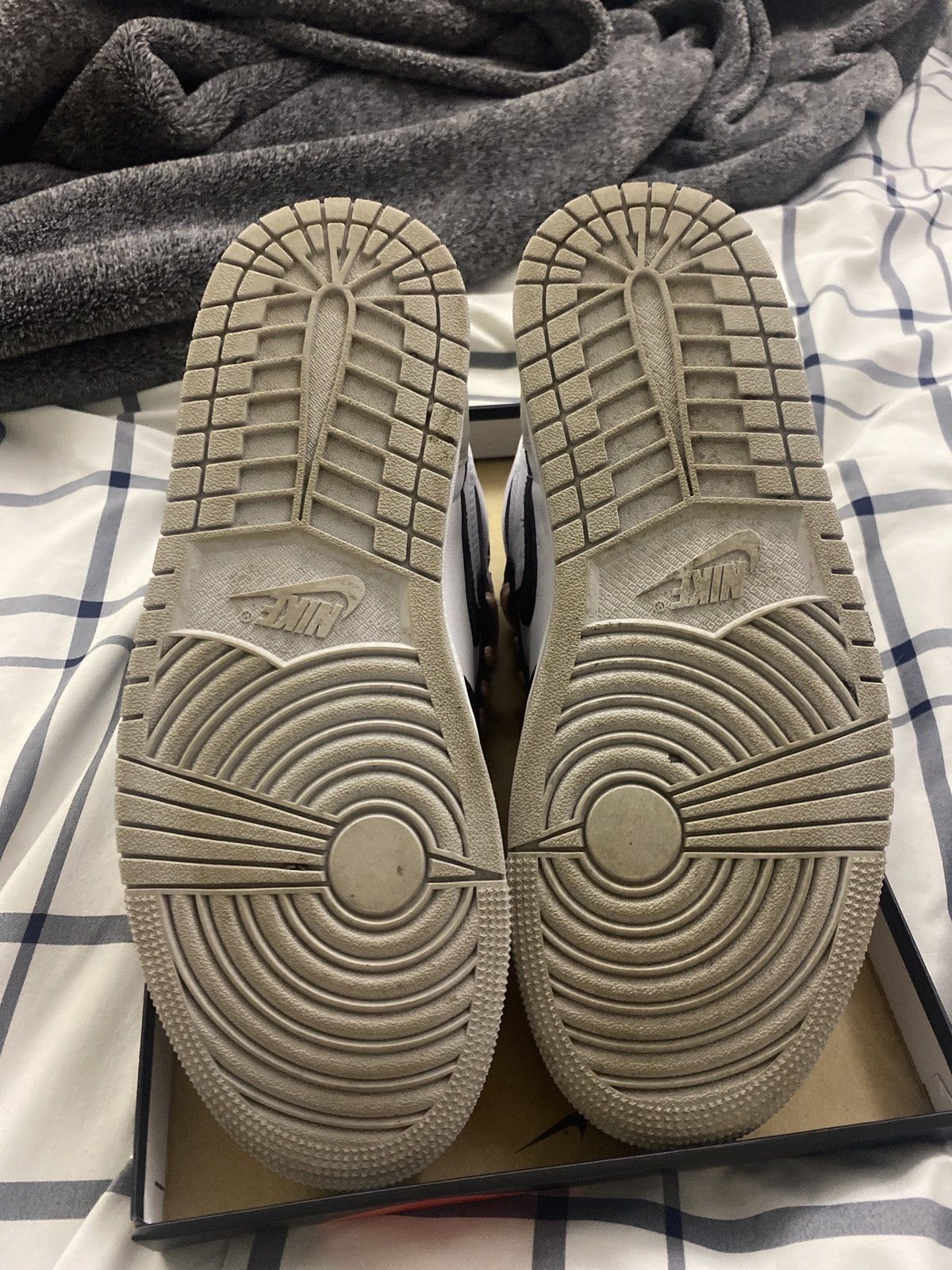 Nike Jordan 1 high stage haze Size US 8 / EU 41 - 4 Thumbnail