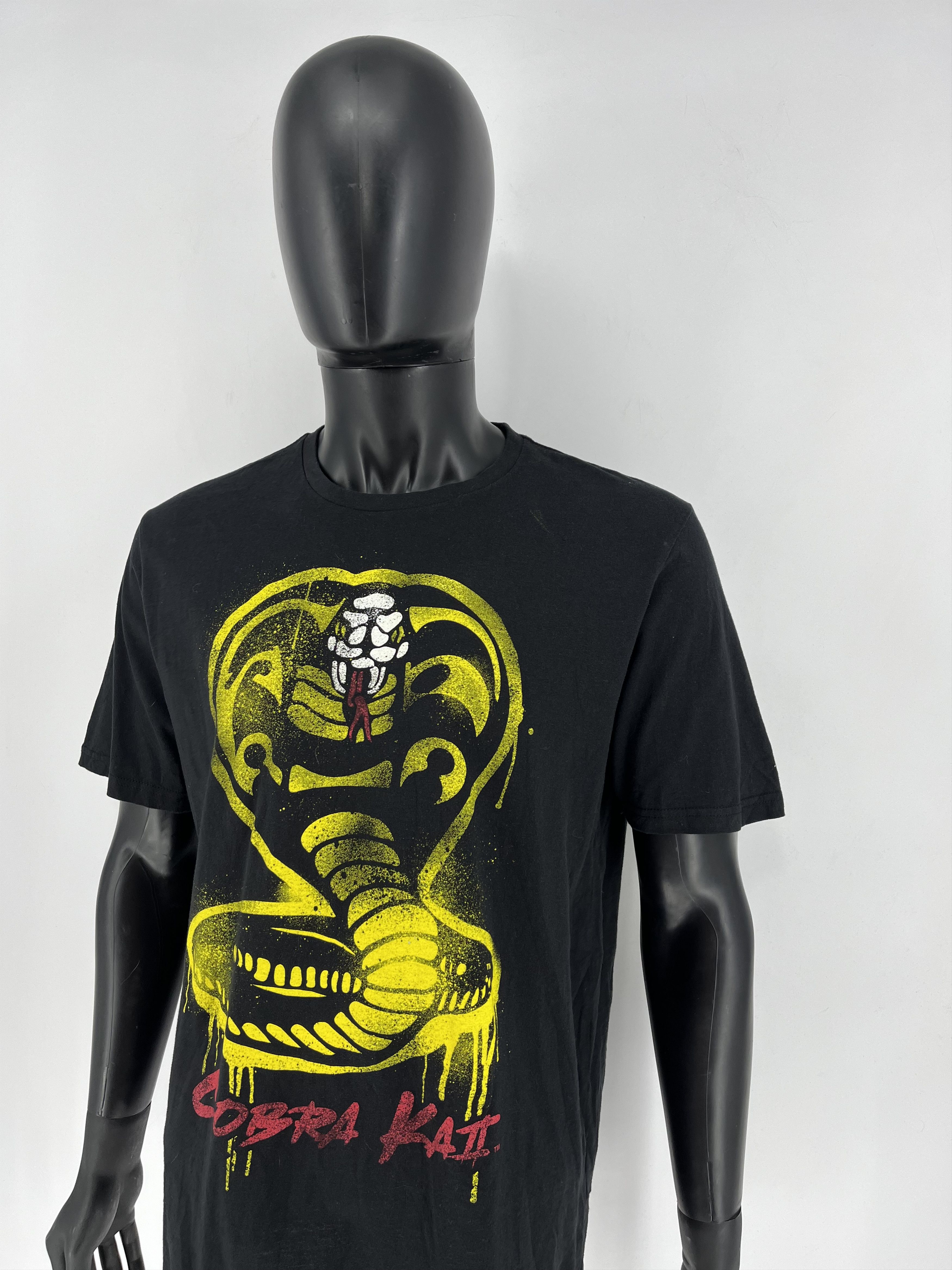 Band Tees × Vintage Bioworld Cobra Kai Men's Graphic Tee Medium Black Size US L / EU 52-54 / 3 - 4 Thumbnail
