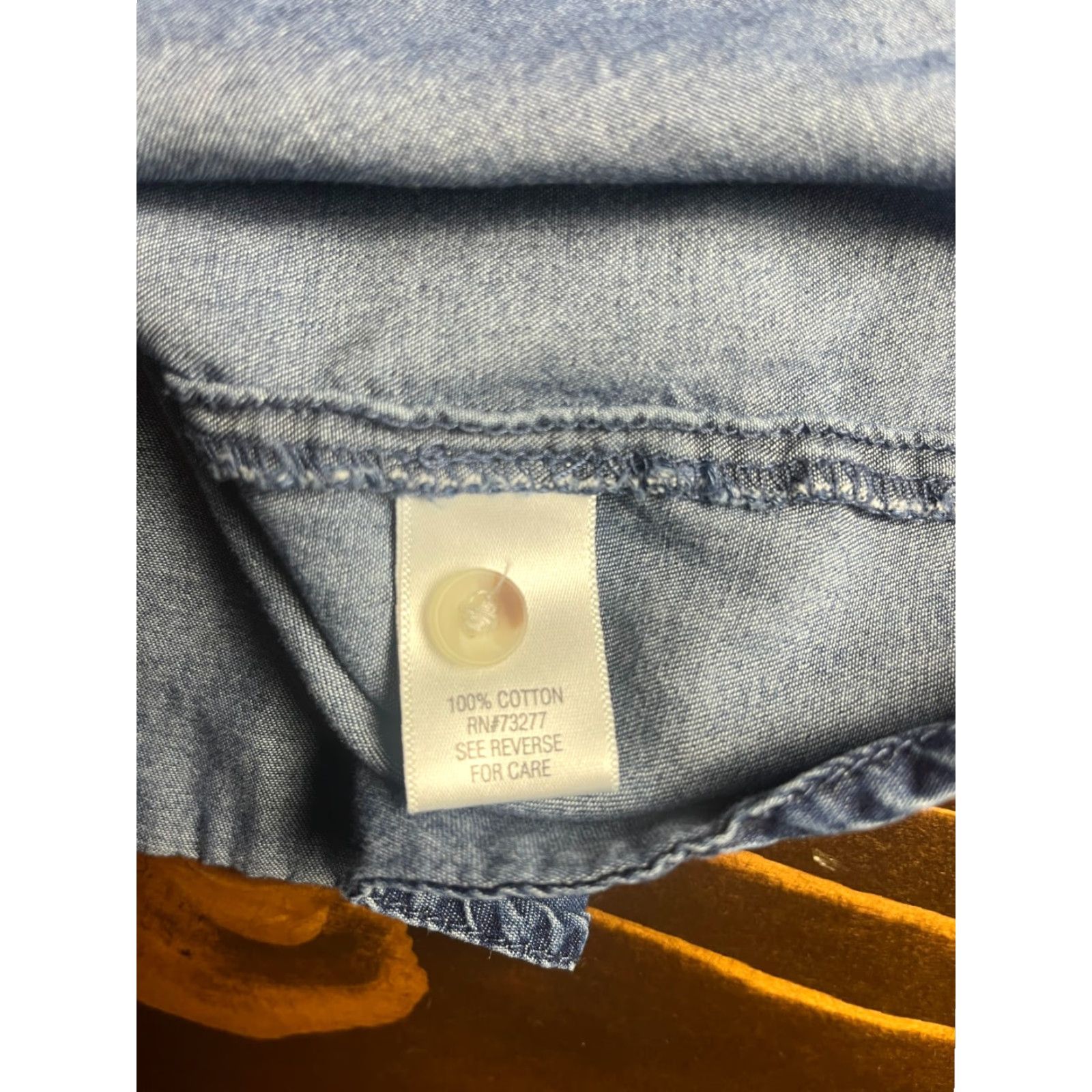 Croft & Barrow Croft & Barrow Shirt Women's Size Small Blue Chambray Button Up Size S / US 4 / IT 40 - 7 Thumbnail