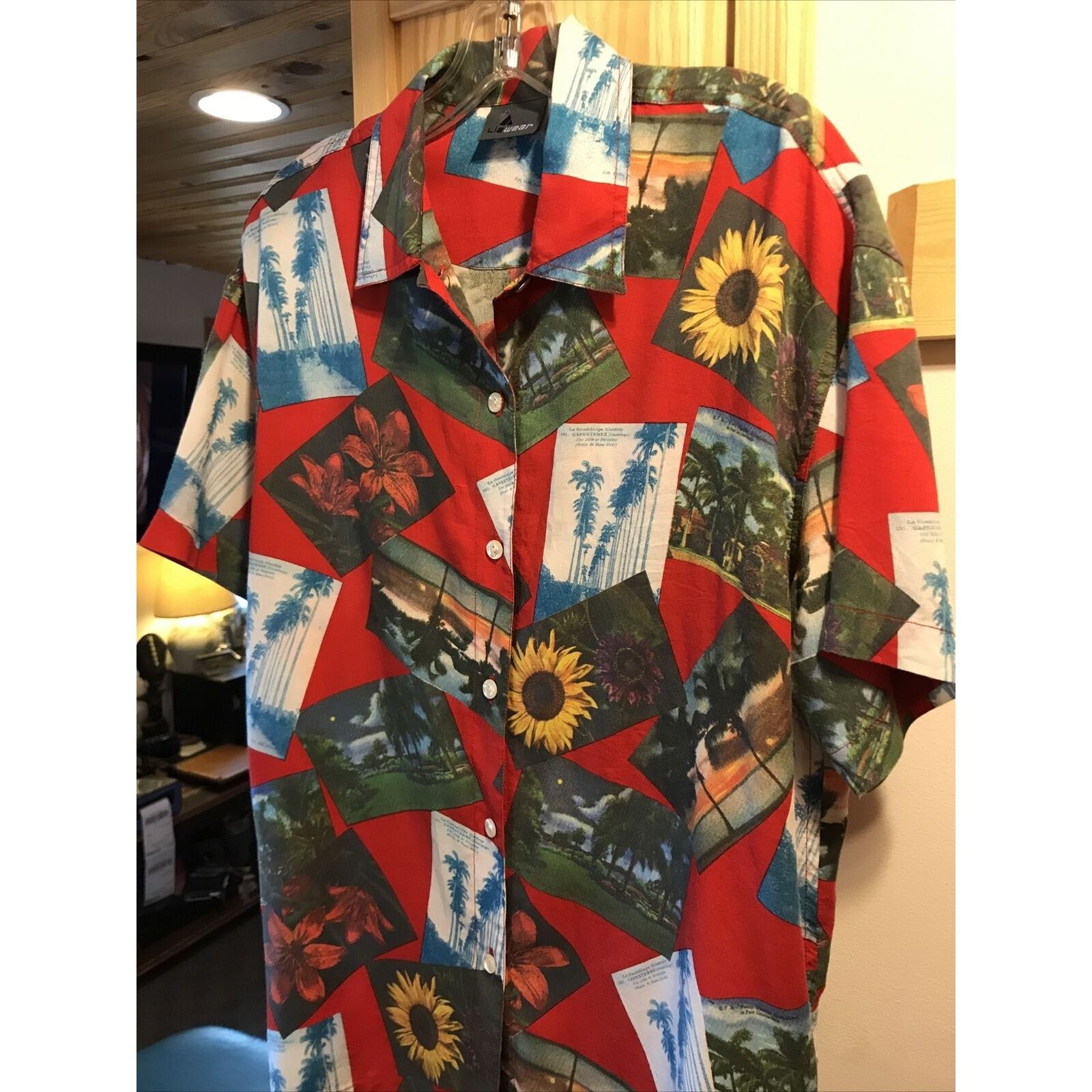 Other Lizwear Men M Red Photo Print SS Button Rayon Hawaiian Shirt Size US M / EU 48-50 / 2 - 2 Thumbnail