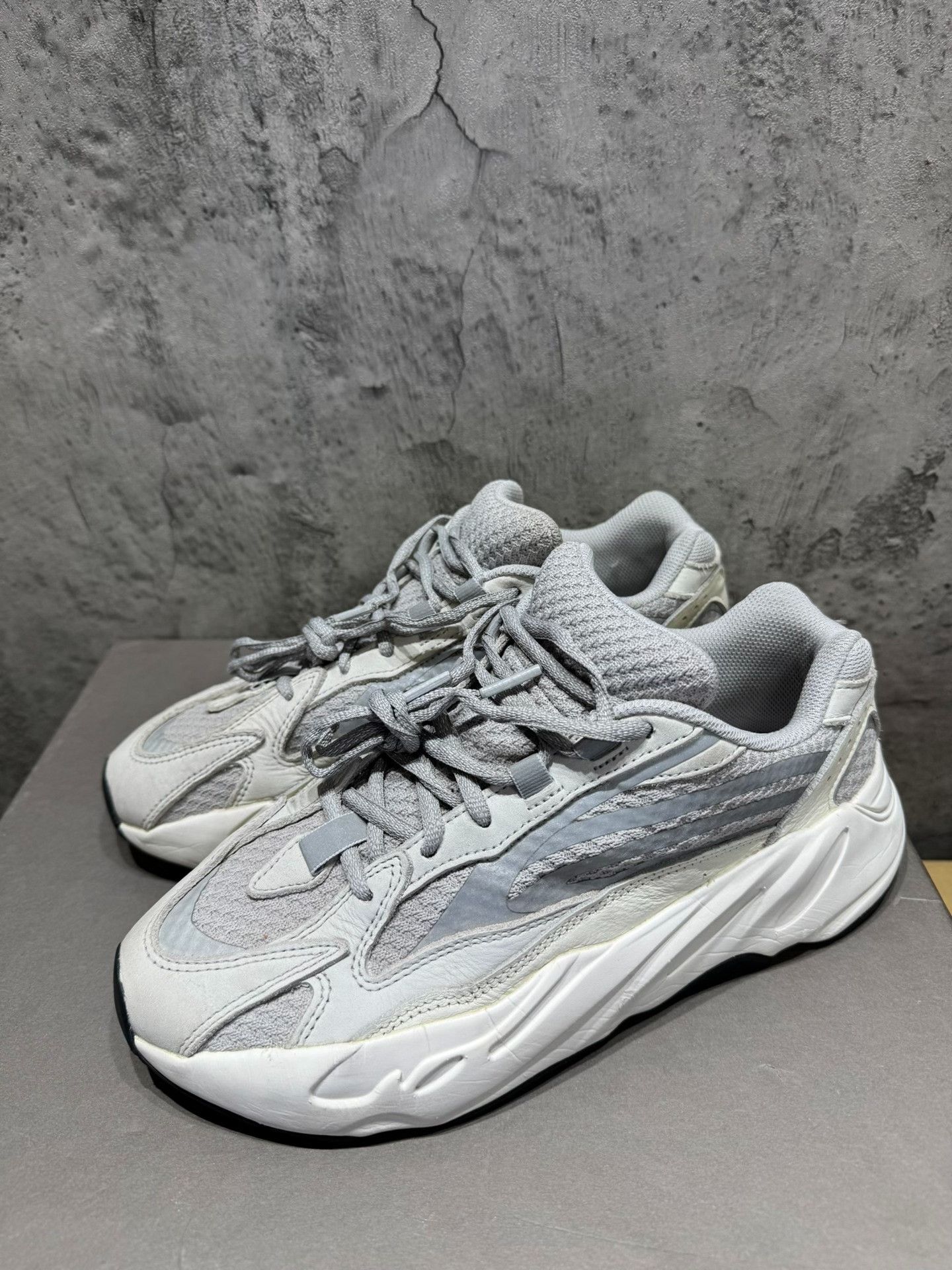 Adidas Adidas YEEZY700 White Lowtop Sneakers 42 Men Size US 9 / EU 42 - 1 Thumbnail
