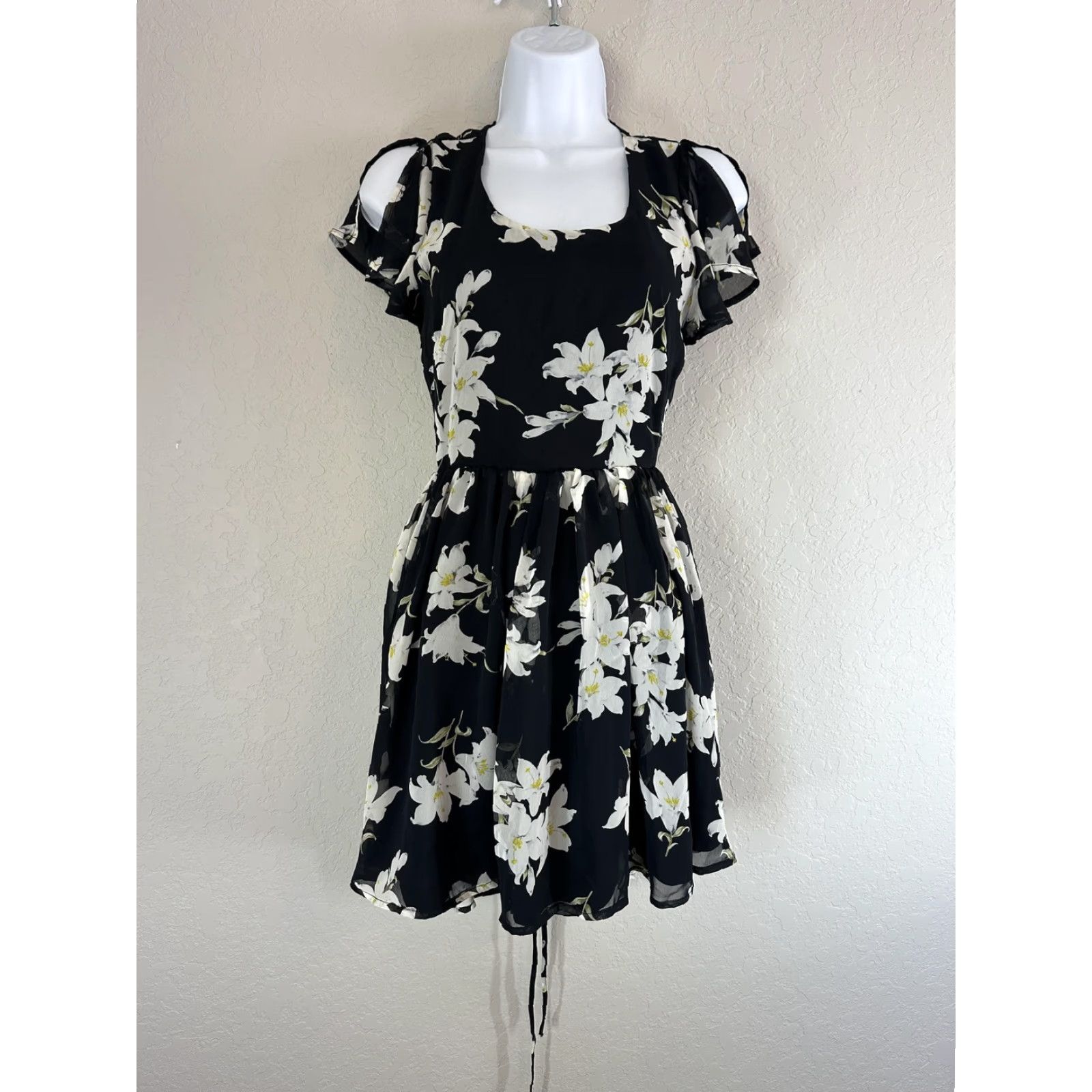 Lulus Lulus Dress Womens Small Black Floral Fit & Flare Lace Up Back Chiffon Sundress Size S / US 4 / IT 40 - 3 Thumbnail