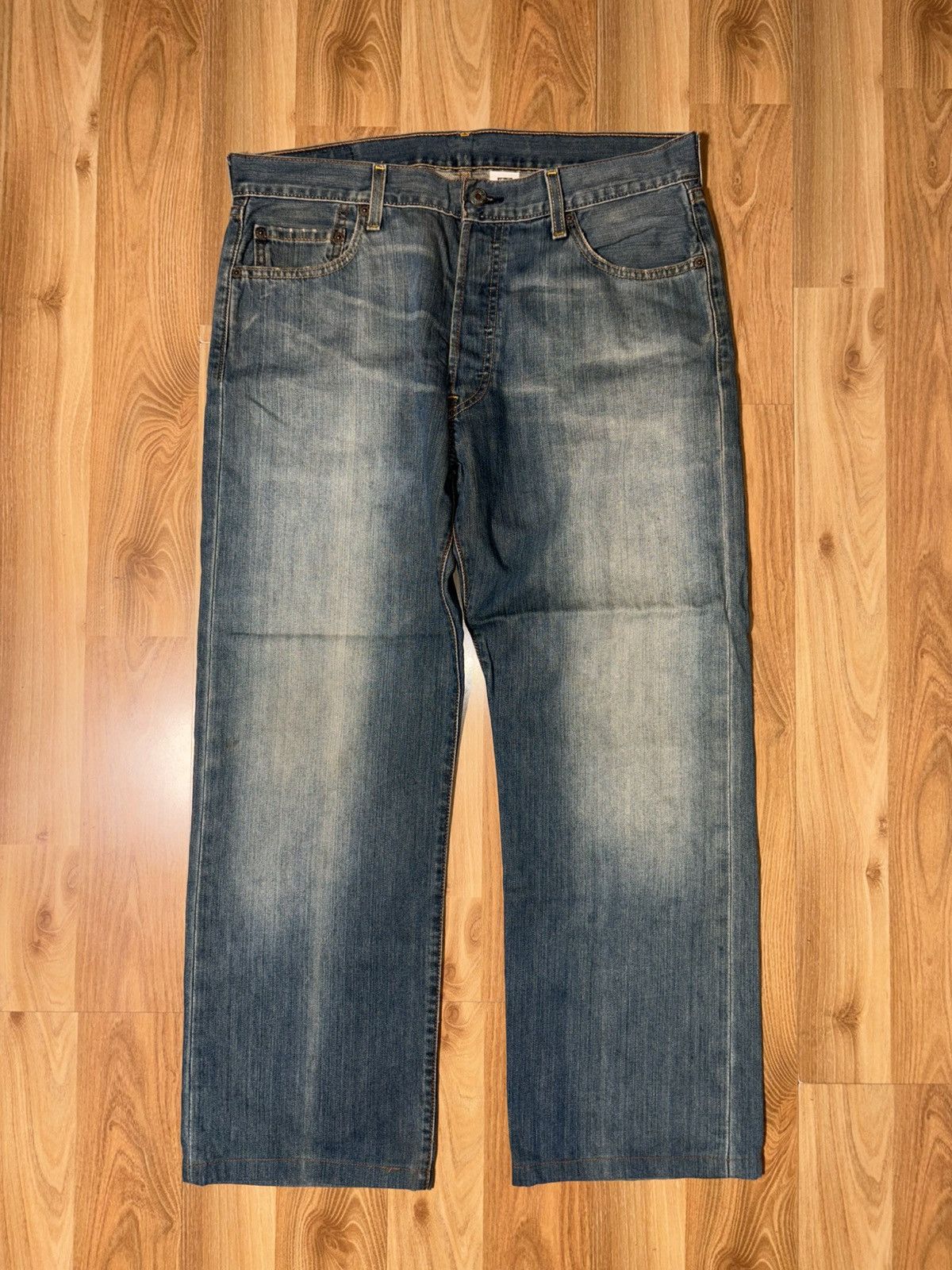 Vintage 2005 Levi’s 501 Original Fit - Medium Wash - 36x30
