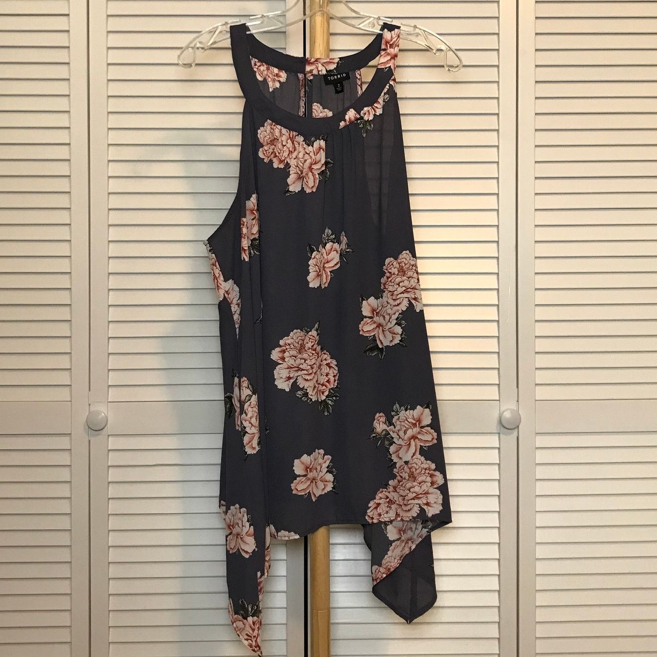 Other Torrid Floral Scoop Neck Sleeveless Blouse 2X Size XXL / US 16-18 / IT 52-54 - 1 Thumbnail