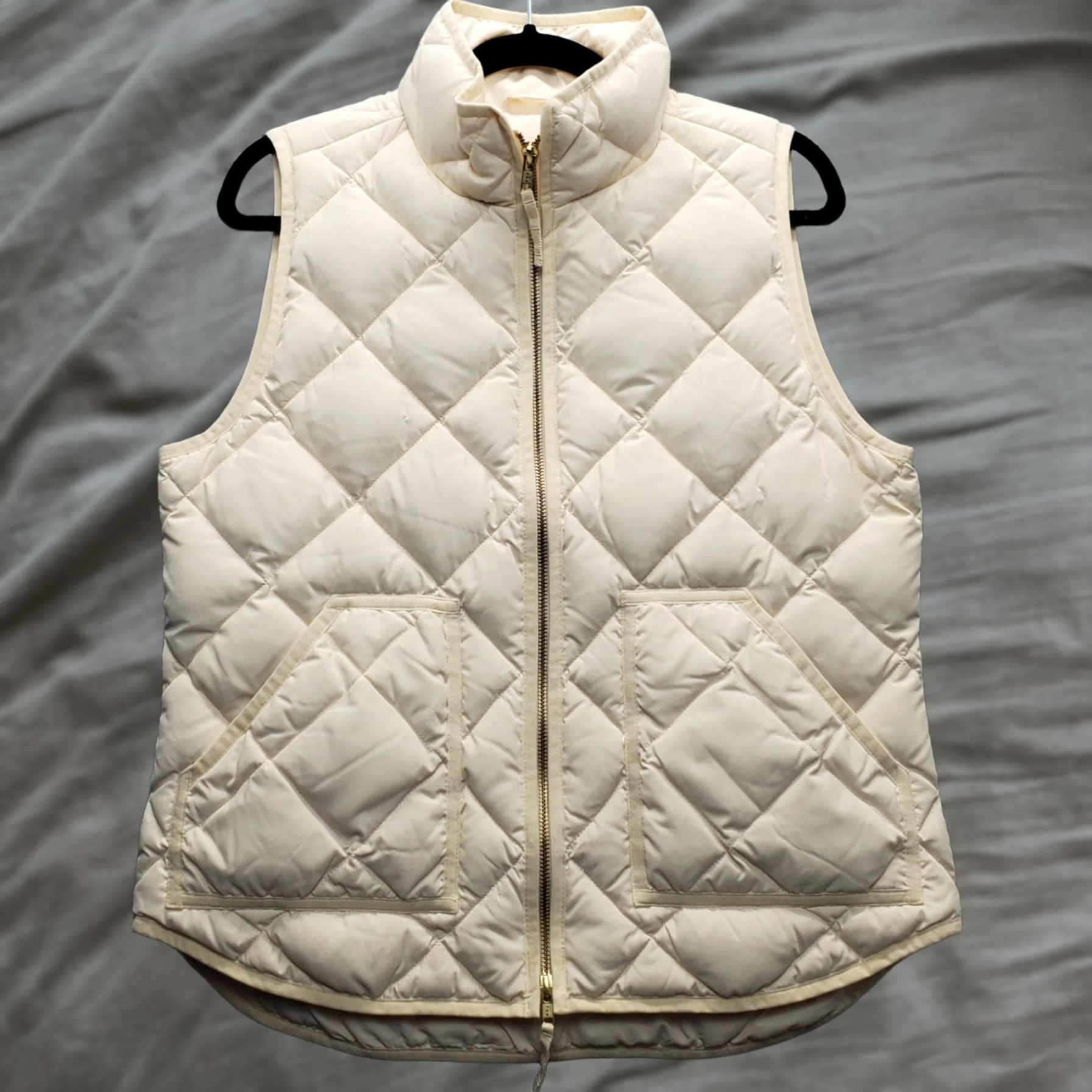 J.Crew J.CREW Quilted Puffer Vest Womens Medium Tan Down Insulated Mock Neck Full Zip Vest Size M / US 6-8 / IT 42-44 - 1 Thumbnail