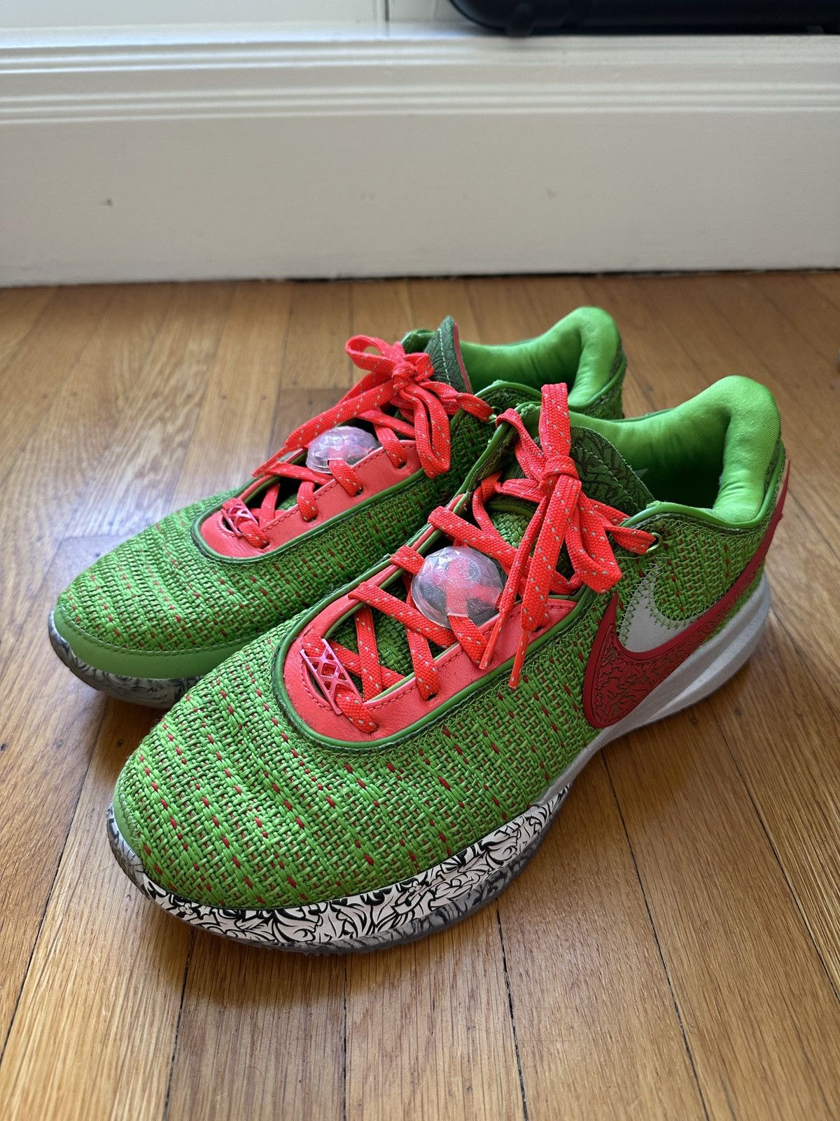 Nike Nike LeBron 20 "Stocking Stuffer" Size US 10.5 / EU 43-44 - 1 Thumbnail