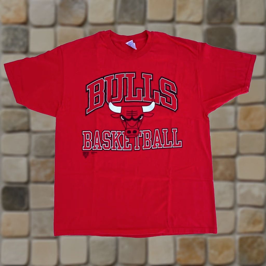 Hanes VINTAGE Men’s 90s Chicago Bulls T-Shirt Hanes Heavyweight XL Red Cotton Logo Shirt Mens Size US XL / EU 56 / 4 - 1 Thumbnail